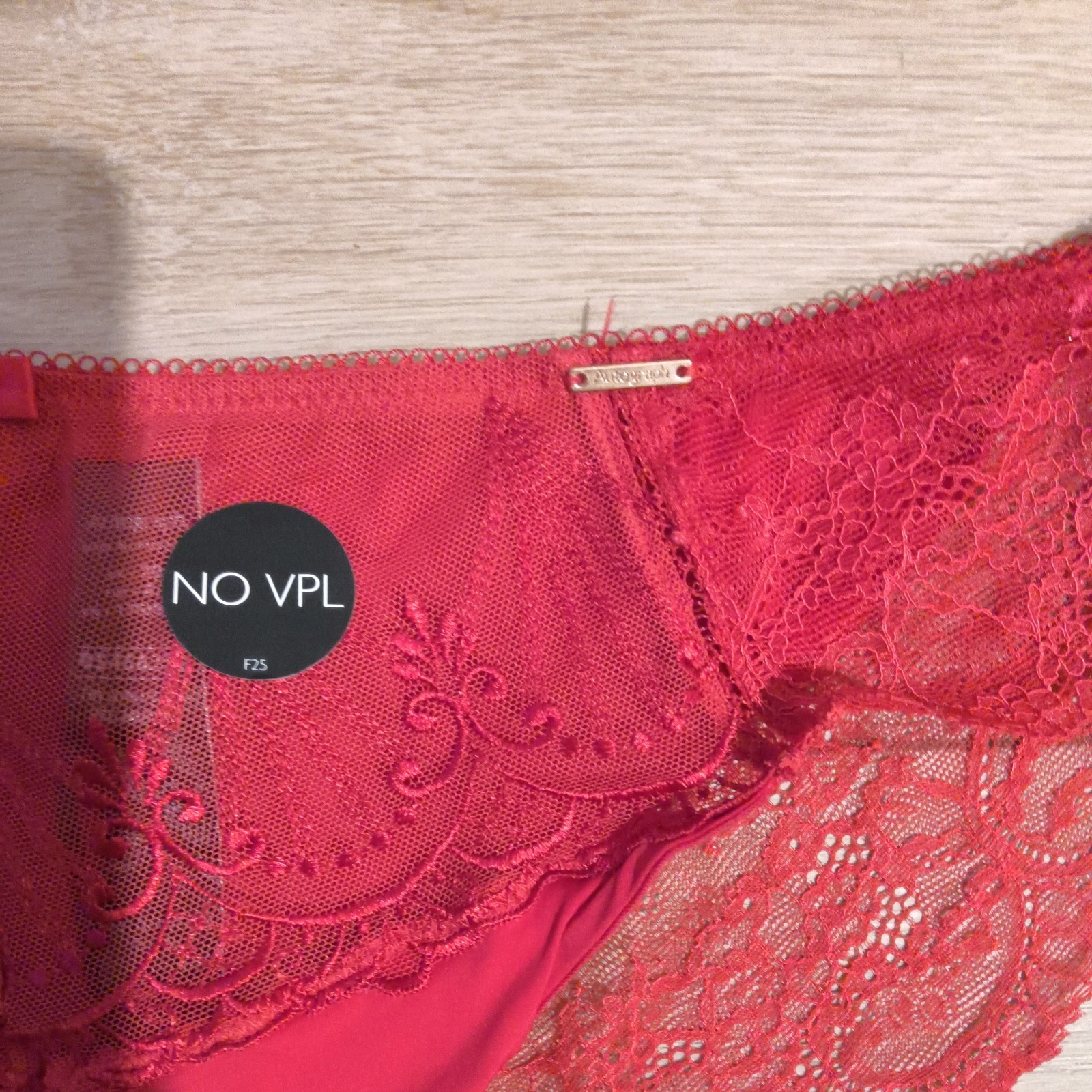 BNWT Marks & Spencer Autograph Red Swiss Designed Embroidery Brazilian Size 20