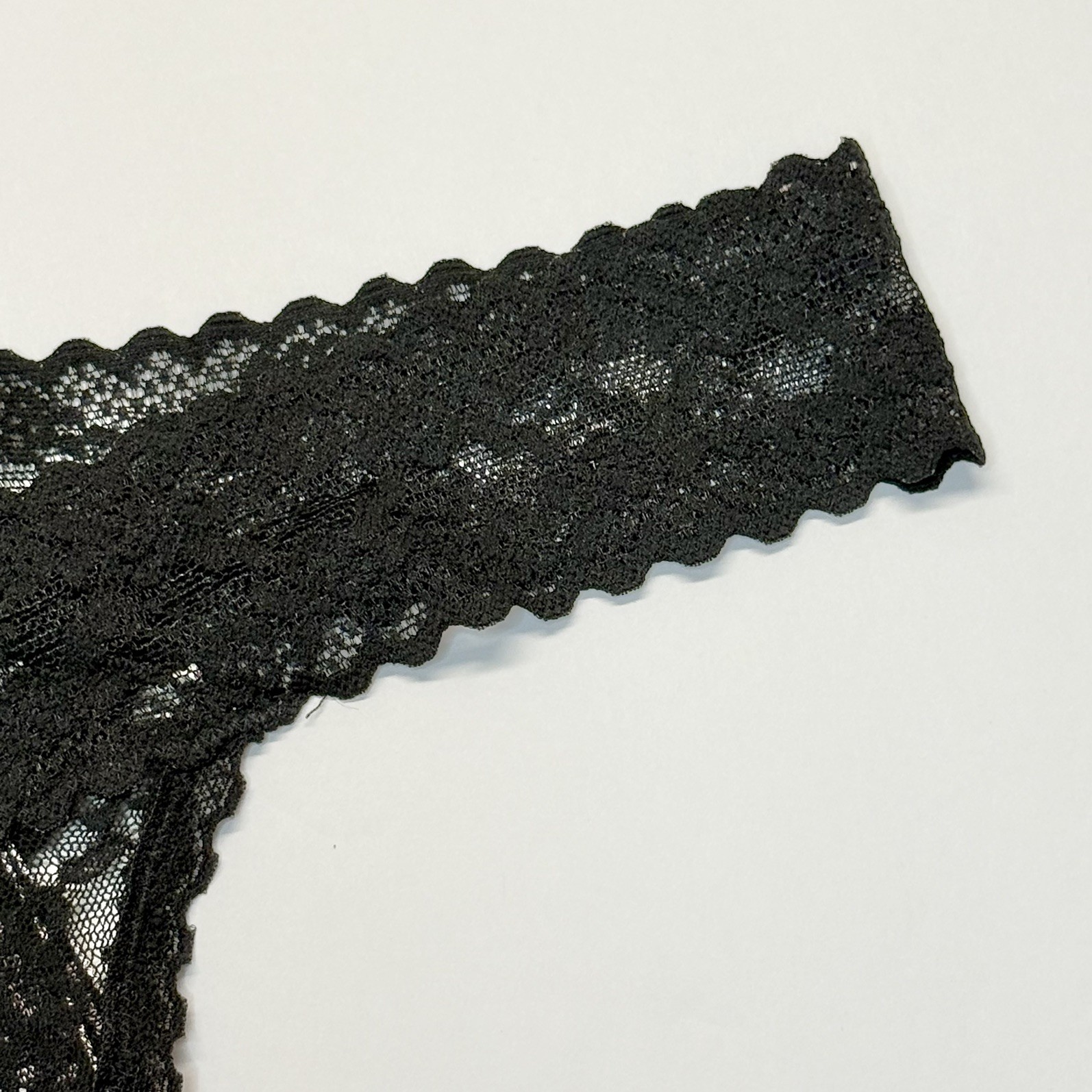 2017 VTG Victoria’s Secret Body by Victoria Black Lace Thong Panties Size Small