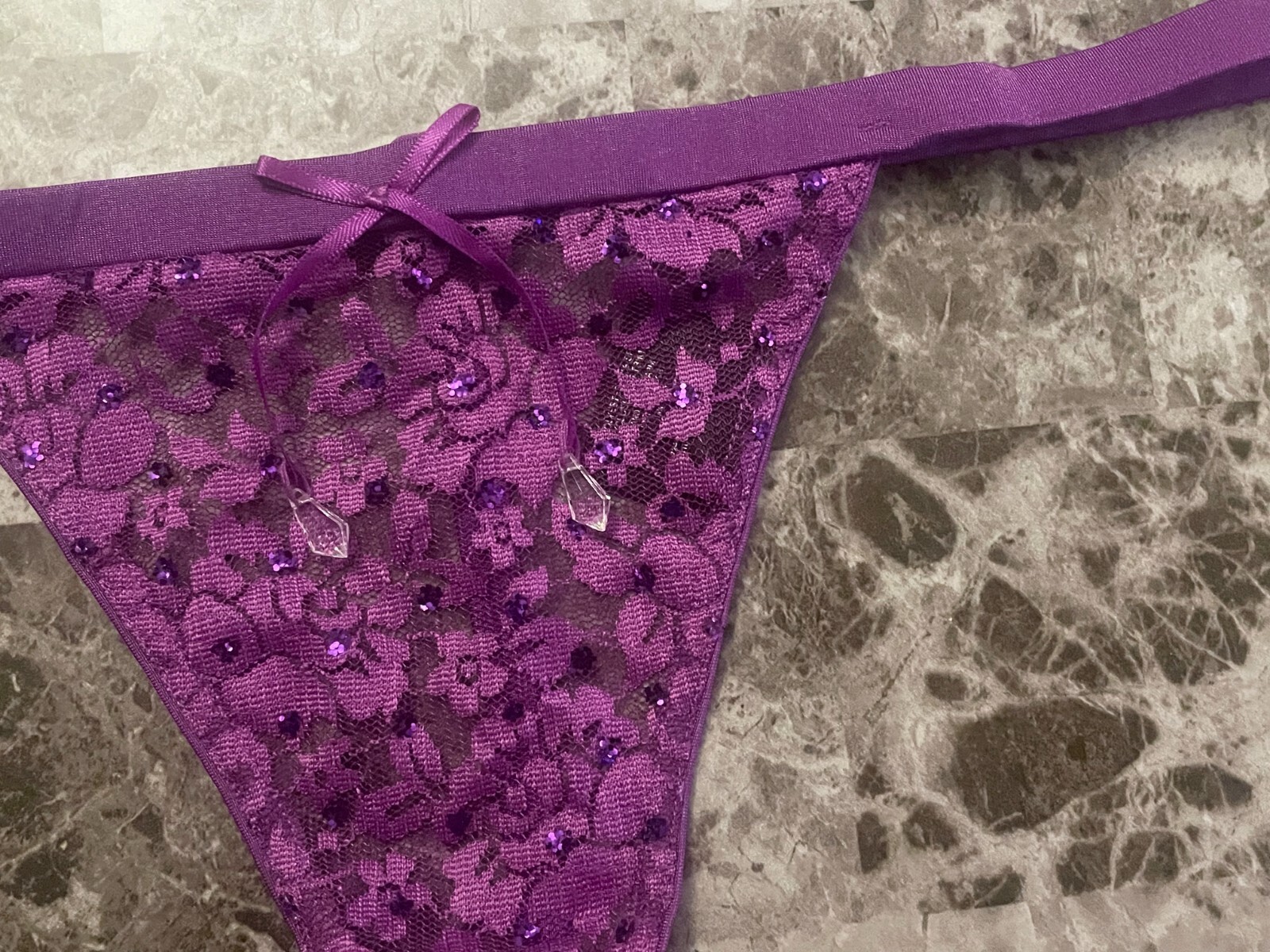 VICTORIA’S SECRET SEXY LITTLE THINGS L PURPLE LACE VINTAGE RARE V STRING PANTIES