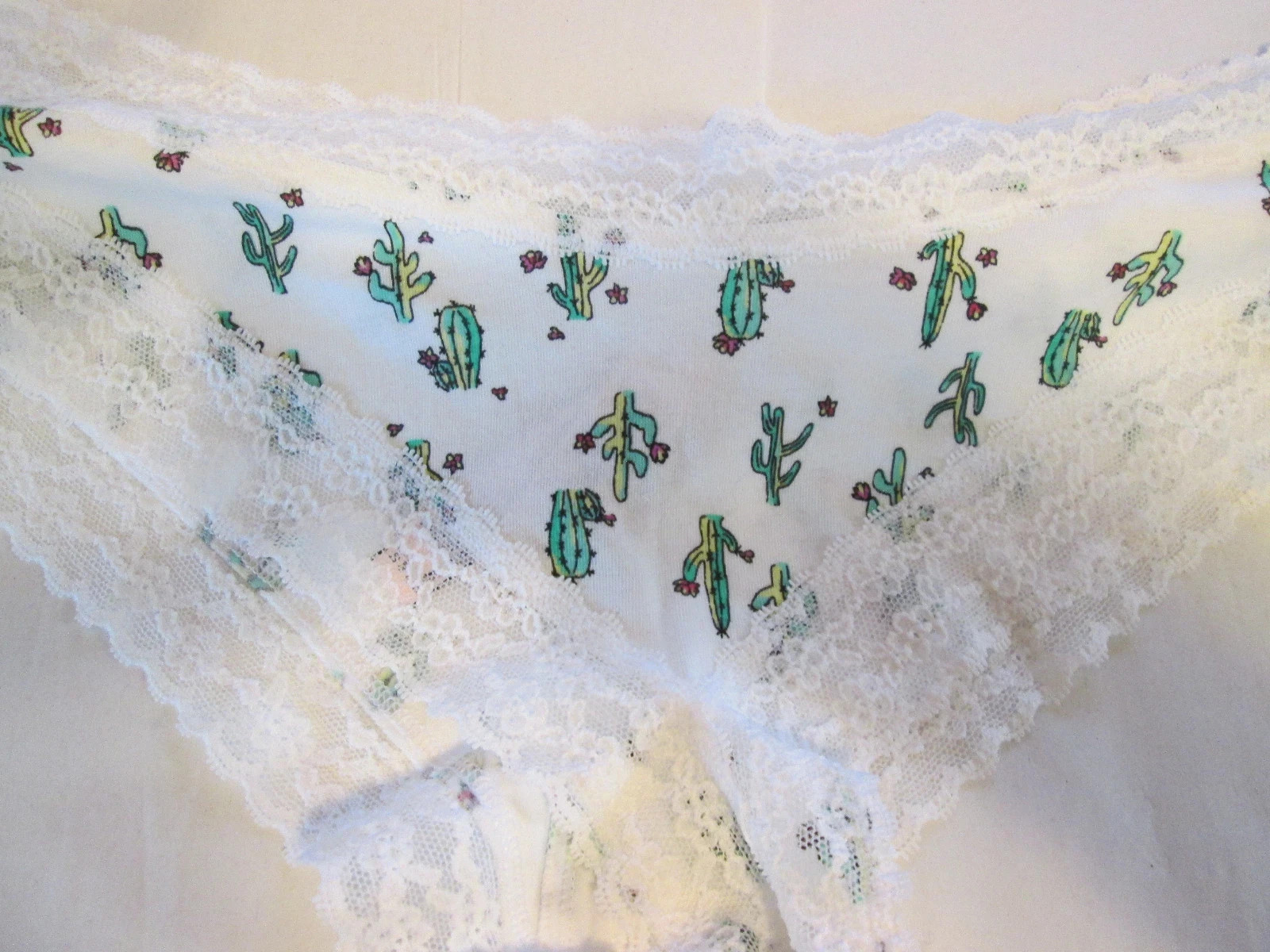 New w/Tag Victoria’s Secret💲Discounts on 2+💲💗Lace Edge Cheeky💗XS,M,L,XL💗