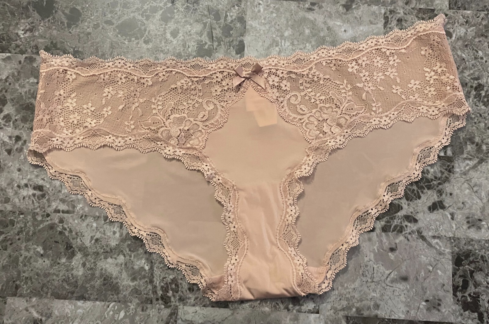 NWT VICTORIA’S SECRET DREAM ANGELS L BEIGE SATIN SMOOTH LACE RARE BIKINI PANTIES
