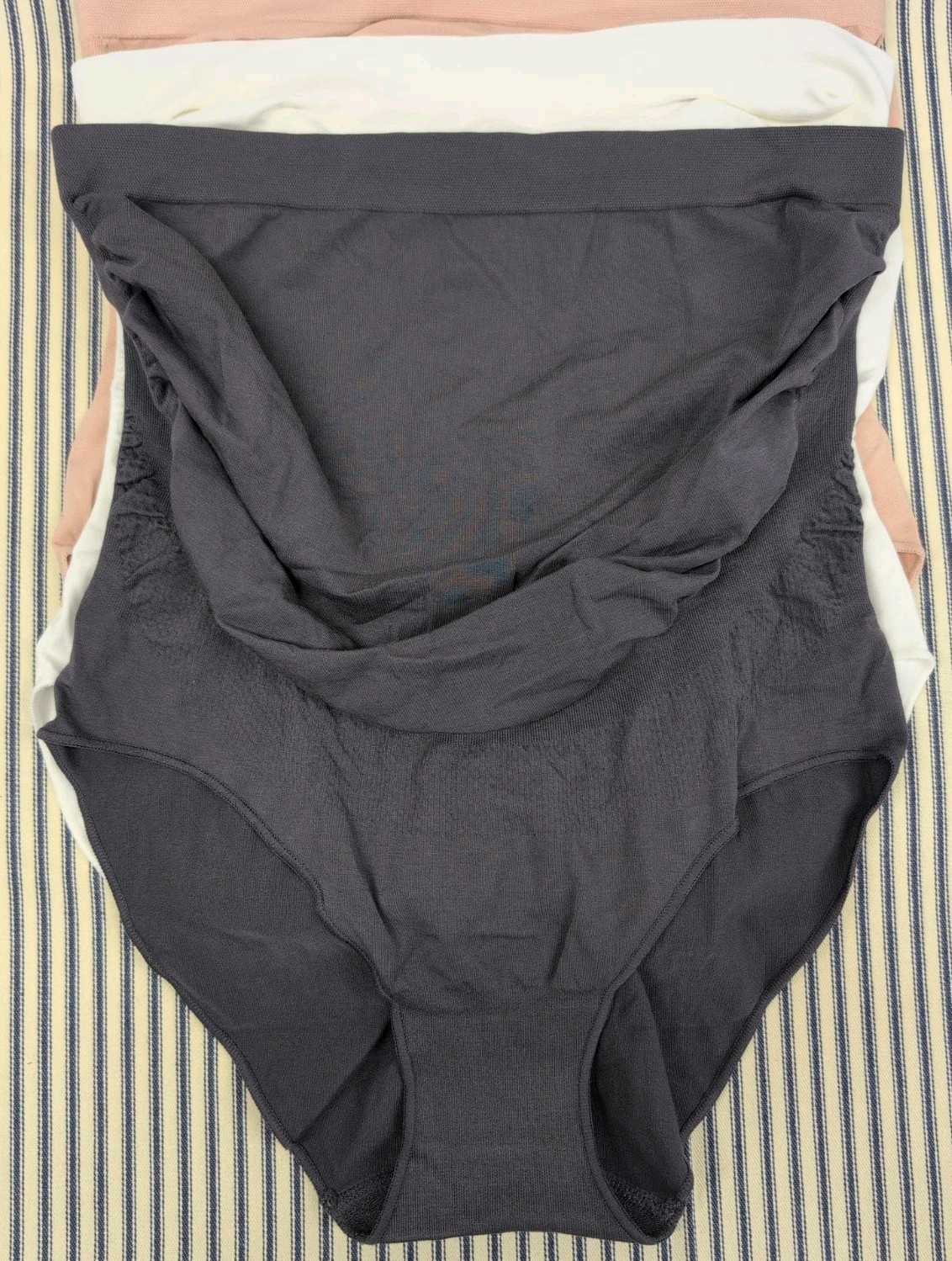 New Without Tags Maternity underwear seamless high-waisted Over The Belly Large