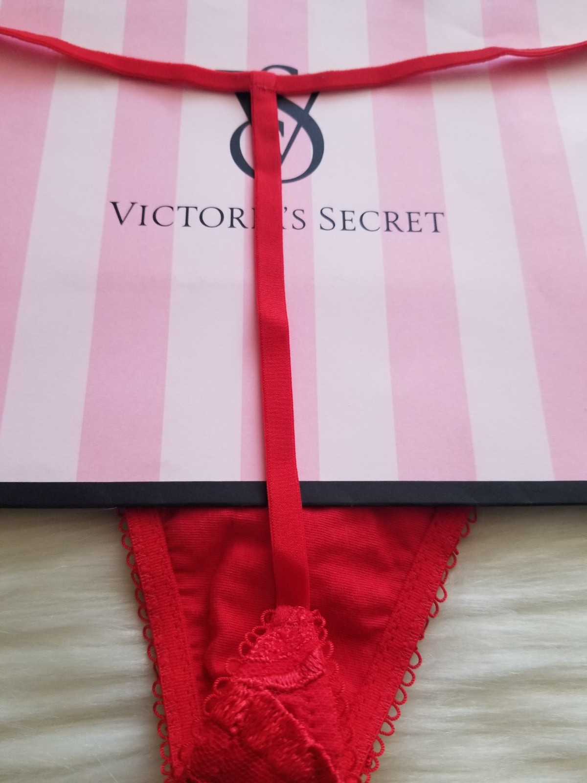 VICTORIA’S SECRET V-STRING THONG PANTY XL VERMILLION RED BOW EMBROIDERY NWT