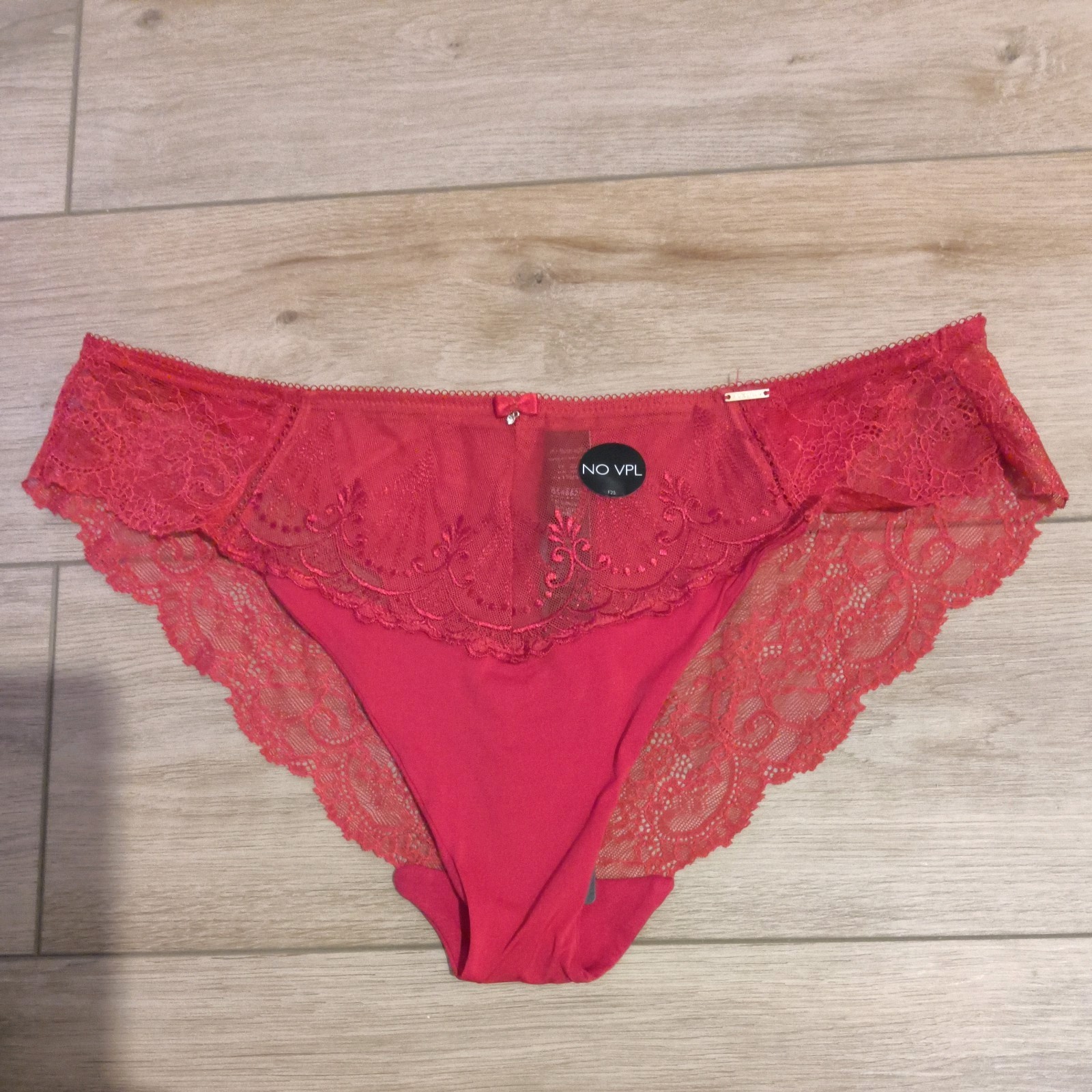 BNWT Marks & Spencer Autograph Red Swiss Designed Embroidery Brazilian Size 20