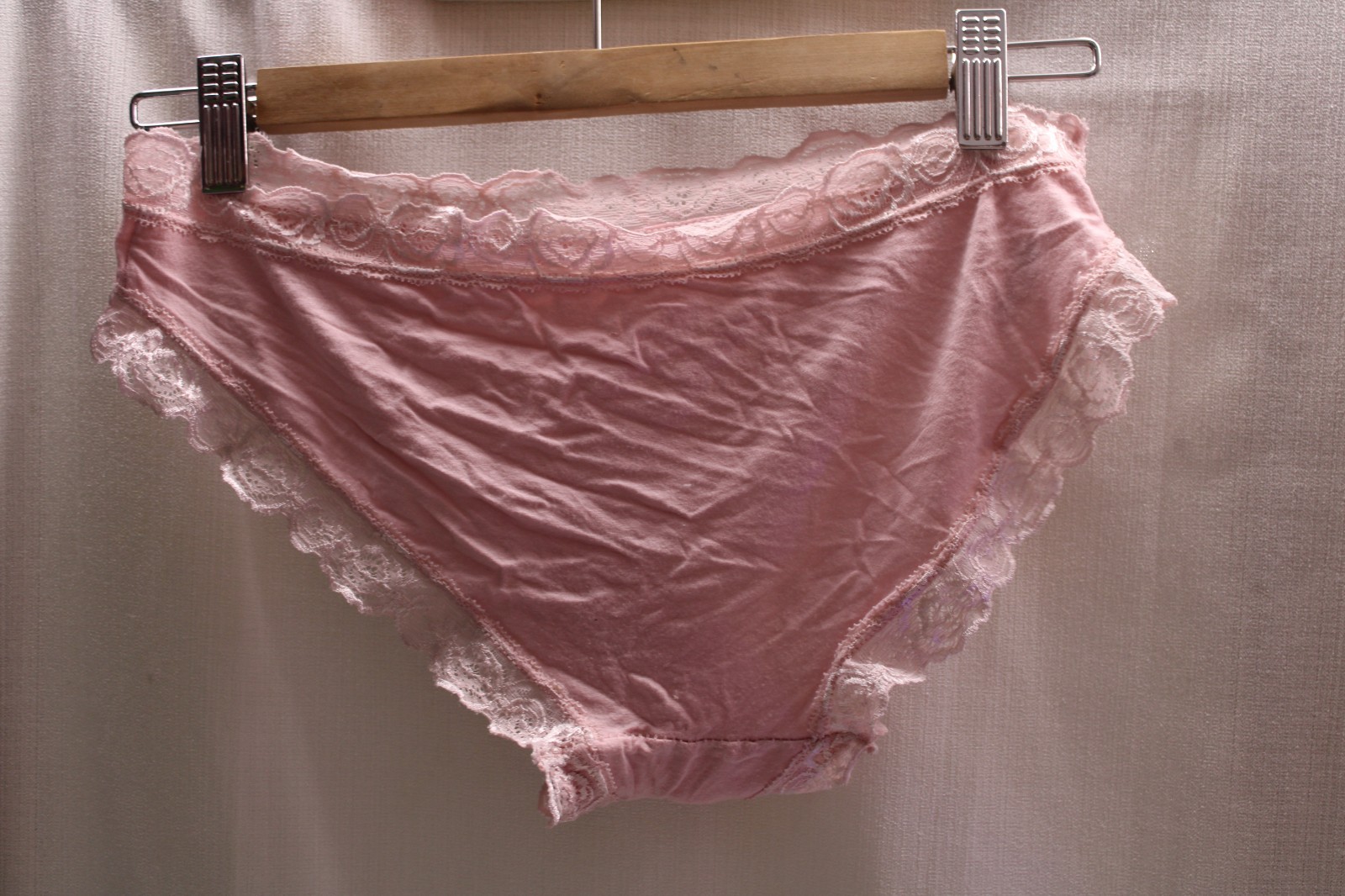 Vtg. Pink Sissy Princess Rayon Lace ruffle shiny Full Cut Silky Smooth panties M