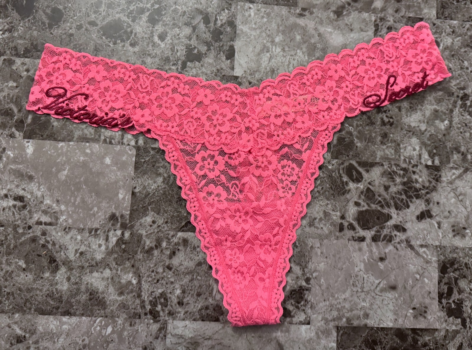 NWOT VICTORIA’S SECRET PINK MAROON EMBROIDERED LOGO FLORAL LACE THONG PANTIES