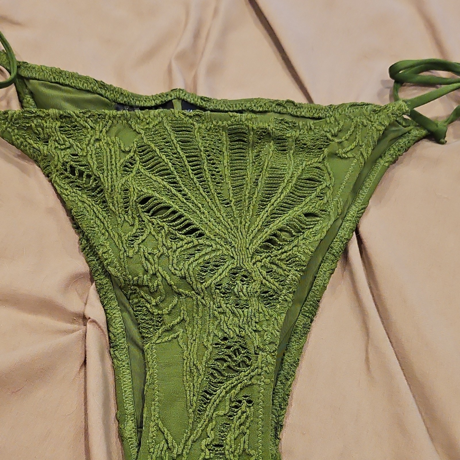 H&M Green Lace Thong Panties XS Stretch Semi-Transparent Women’s