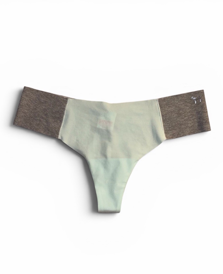 Victoria’s Secret Pink Panty Low Rise Thong Seamless Medium NWT