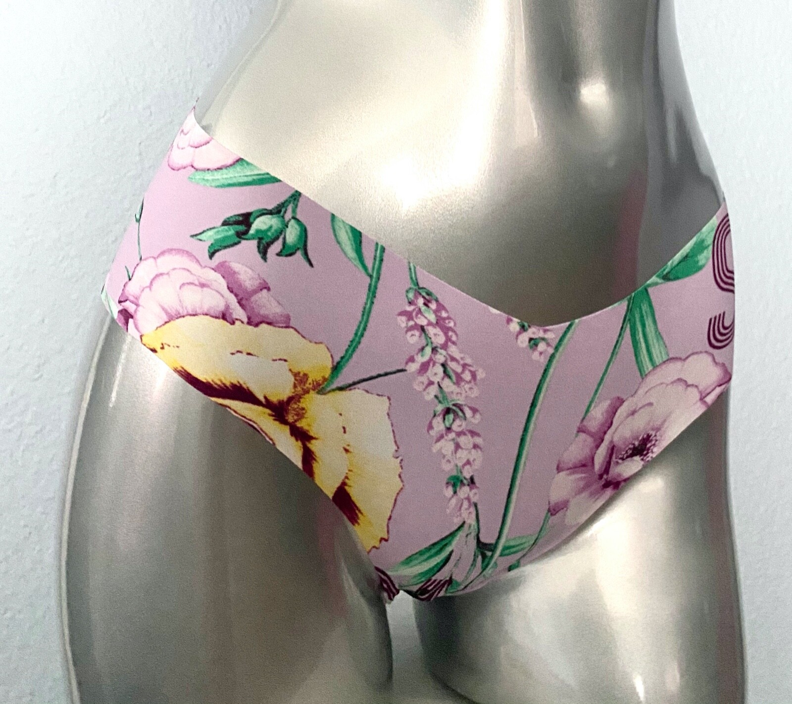 Victoria’s Secret No Show Seamless Purple Floral Hiphugger Hipster Panty XS S