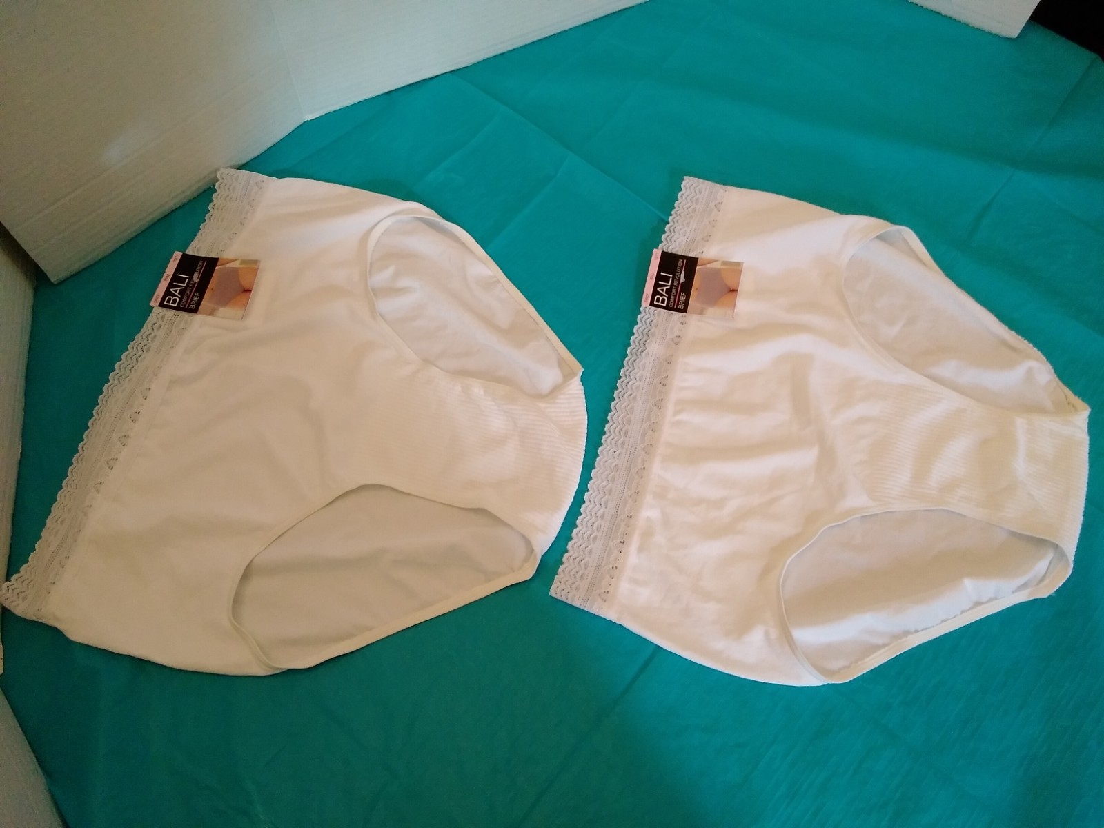 NEW Bali Comfort Revolution Bali Briefs White Lace Style 803J SZ 10/11