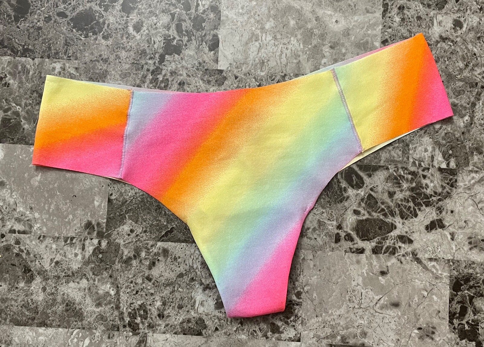 NWT VICTORIA’S SECRET PINK L NEON RAINBOW OMBRE STRIPE NO SHOW THONG PANTIES