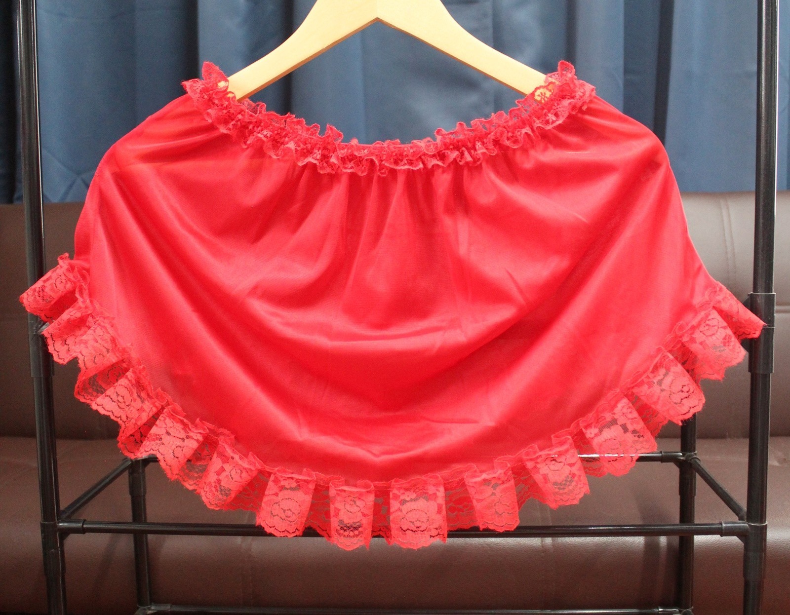 #A333 Vintage Style 2XL/ElasticW.24-42″ Red Nylon Half Slip Length14″