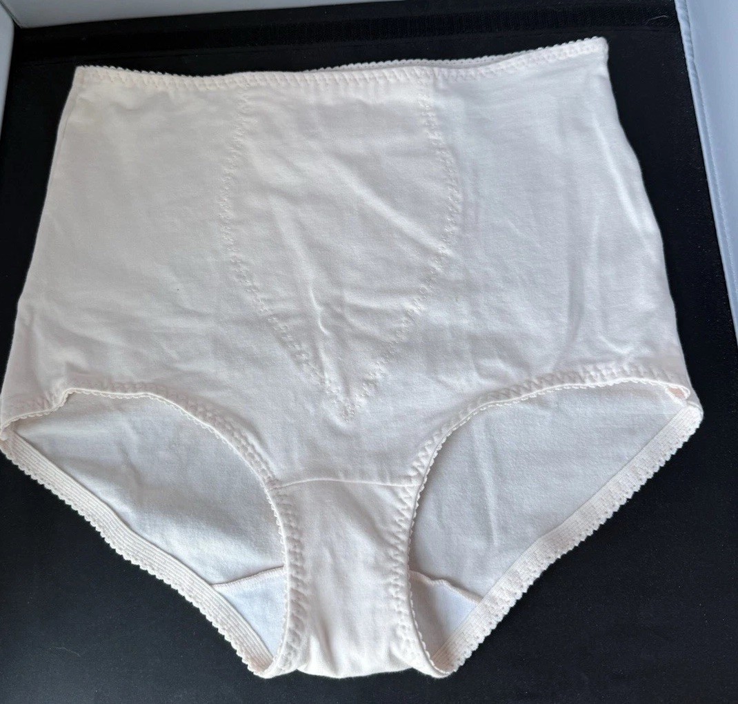 Bali Womens Underwear #8037 Pale Pink Light Control Briefs Panties Size Large