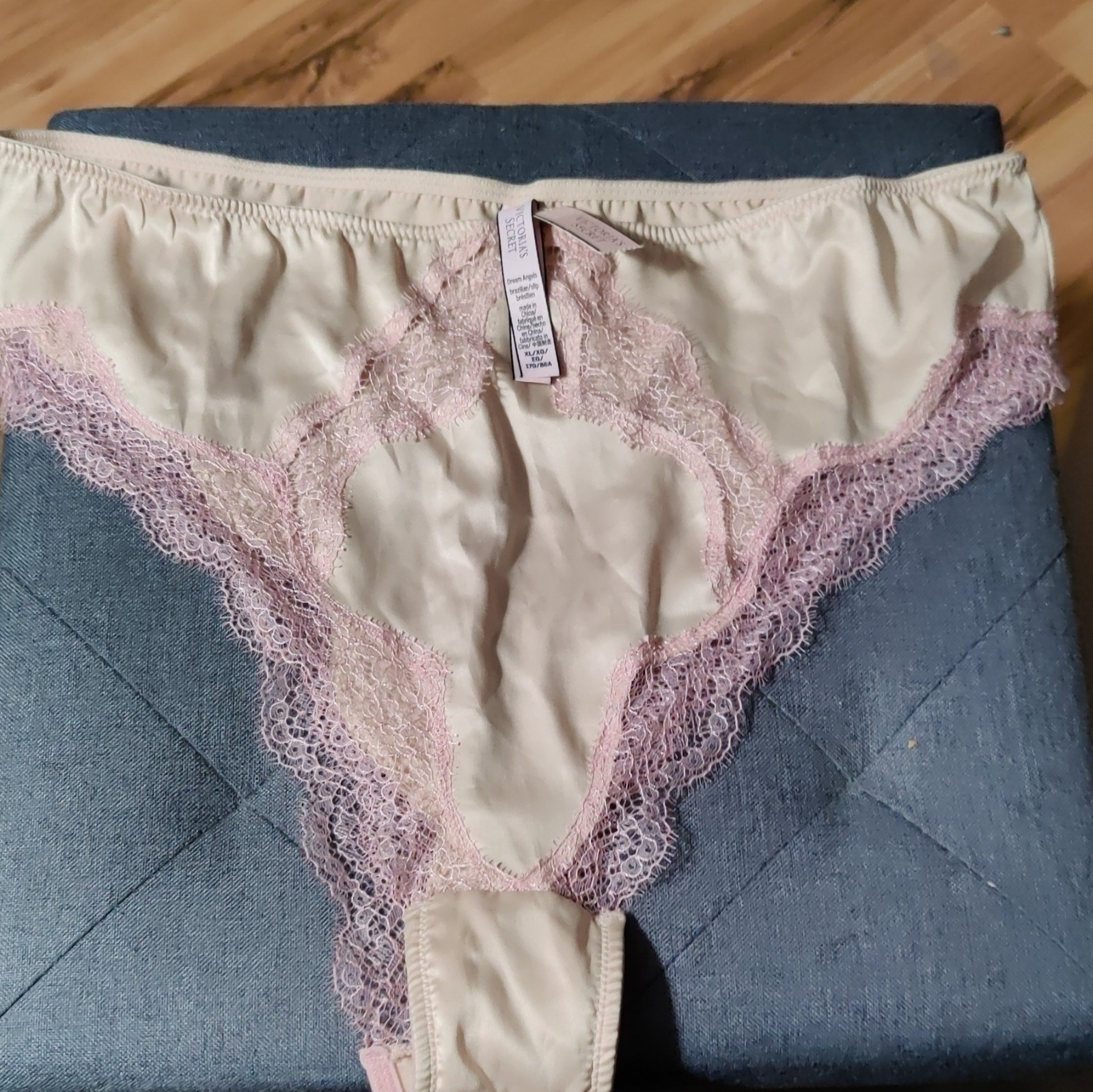 Victoria’s Secret Lace Thong Panties Ivory/Pink Size XL Polyamide Elastane