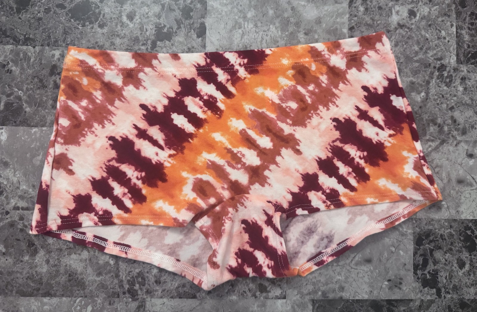 NWT VICTORIA’S SECRET PINK M WHITE ORANGE BURGUNDY TIE DYE RARE BOYSHORT PANTIES