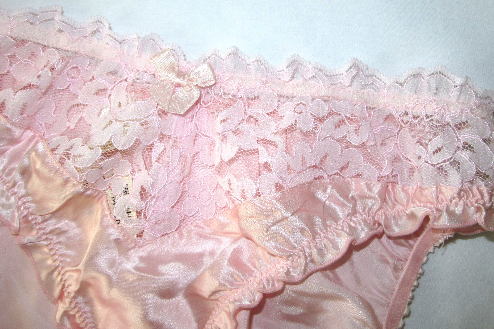 Vintage Victoria’s Secret 100% Silk Lace Bikini Panty – Light Pink, Medium, New