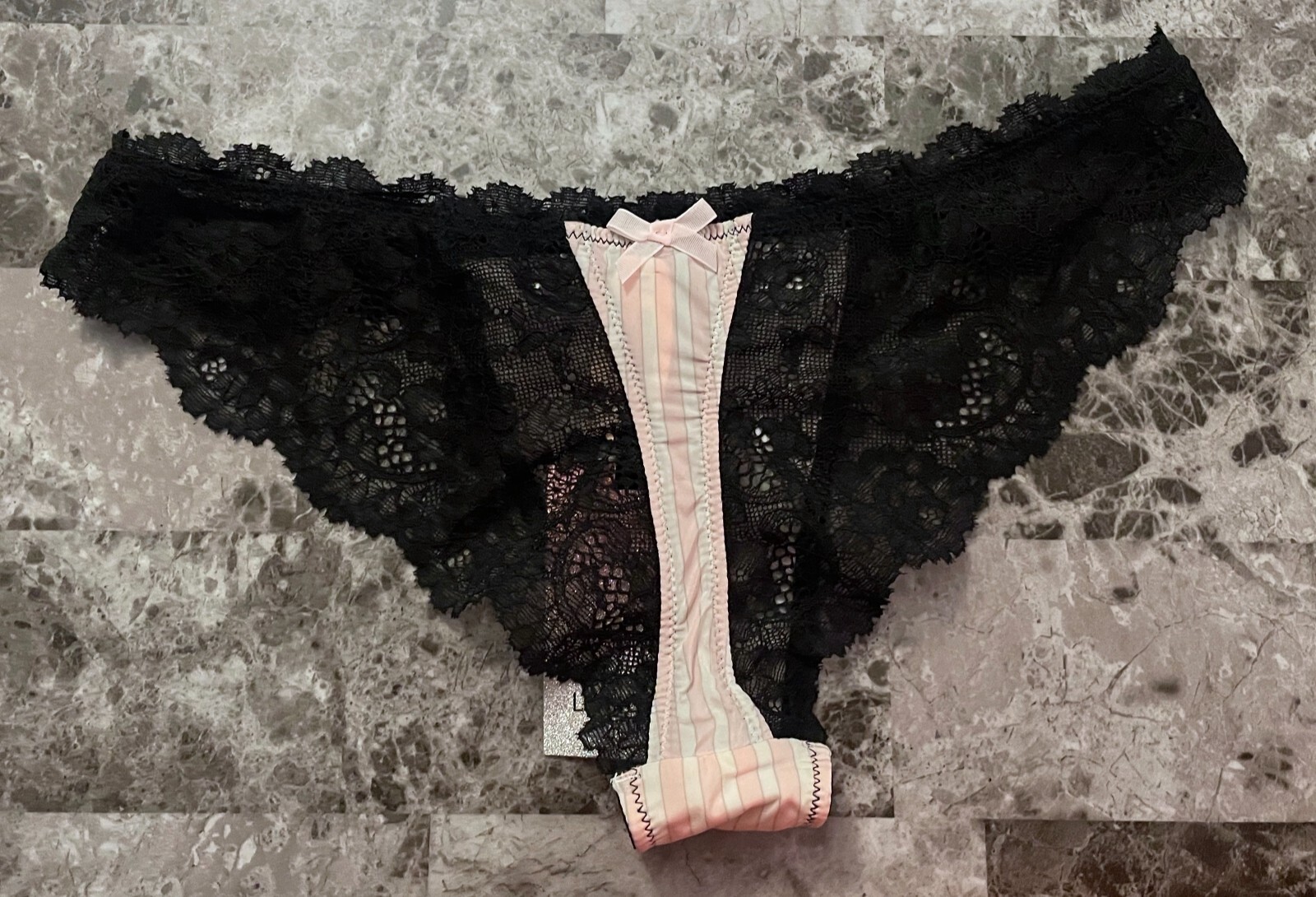 NWT VICTORIA’S SECRET DREAM ANGELS S SMOOTH STRIPE LACE RARE CHEEKINI PANTIES