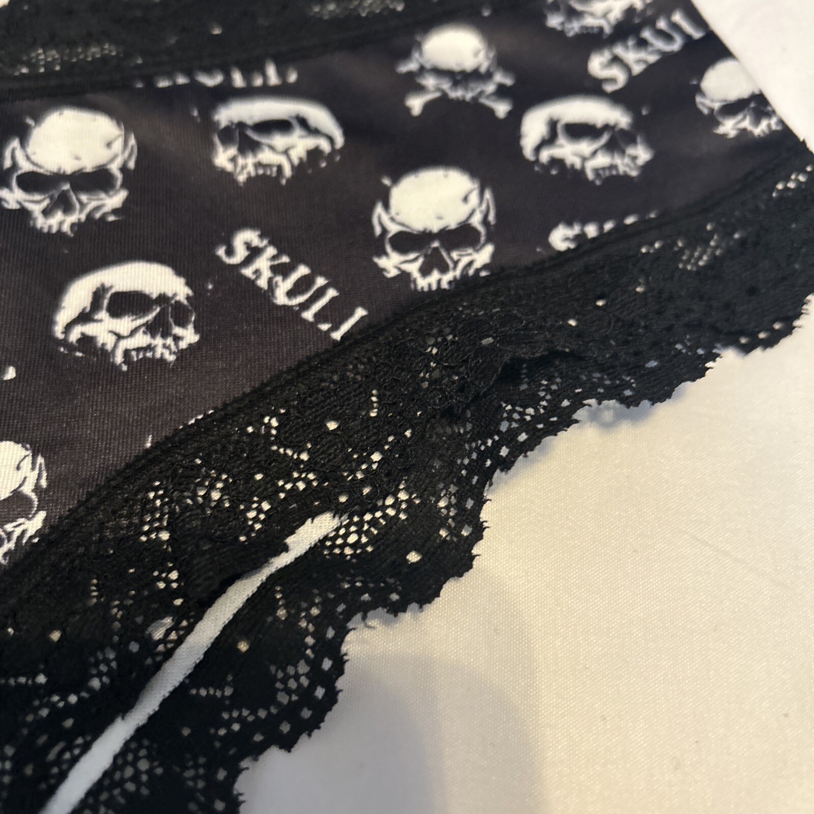 Morvia 3pk lace trim goth Skater Emo panties S Skulls, Bones & Mushrooms New