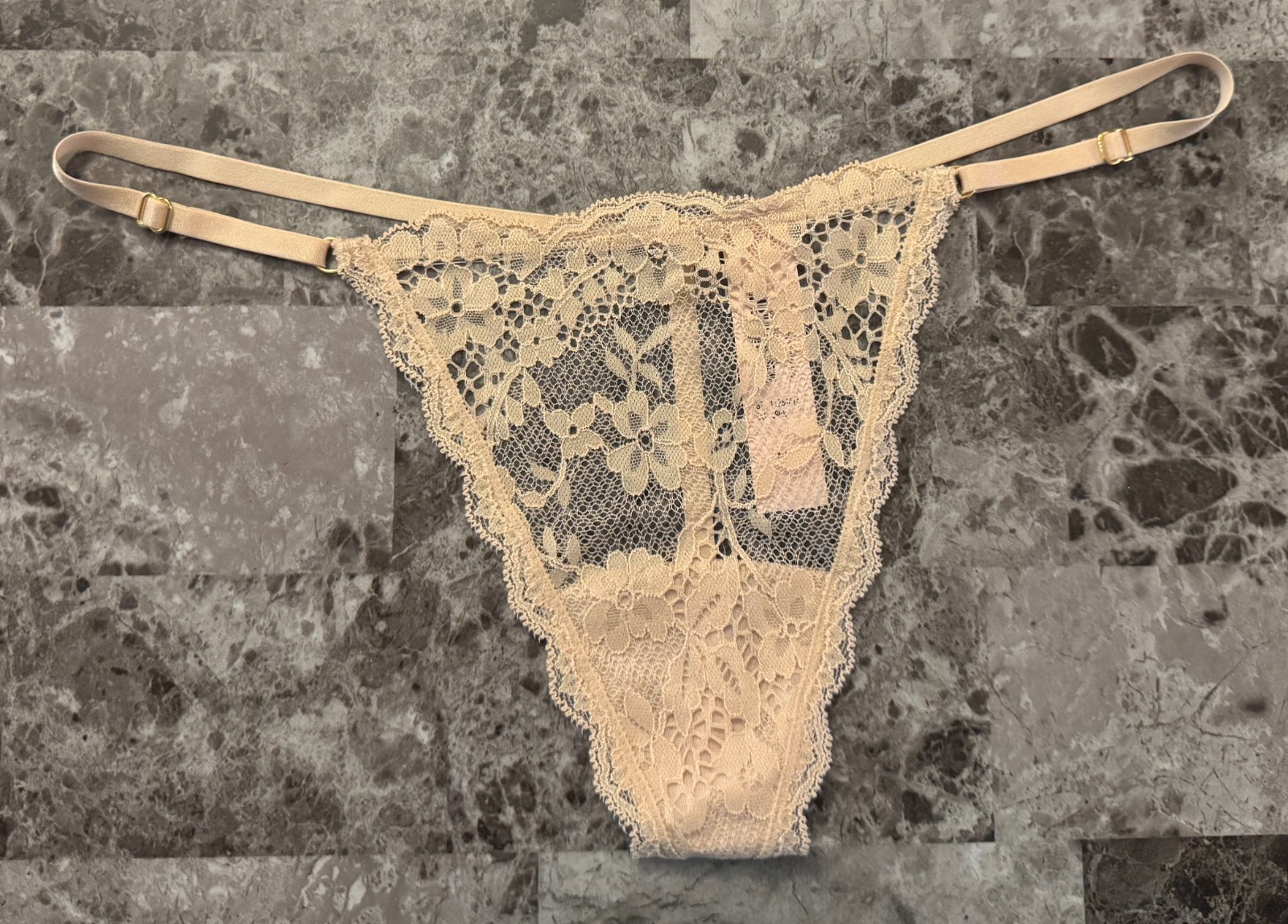 NWT VICTORIA’S SECRET BEIGE LACE ROSE APPLIQUE ADJUSTABLE STRAP V STRING PANTIES