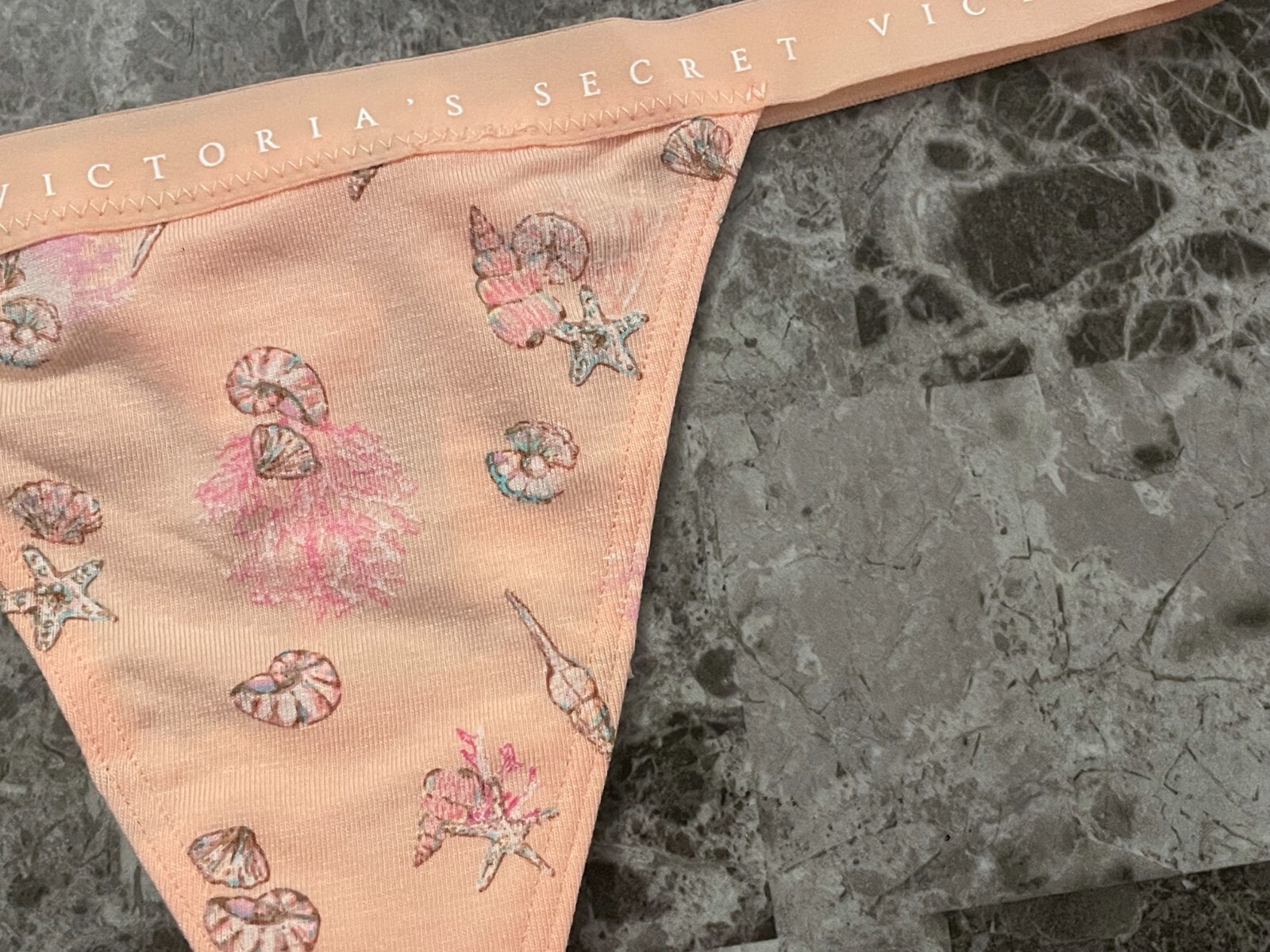 NWT VICTORIA’S SECRET SEASHELL STARFISH LOGO LIGHTWEIGHT BAND V STRING PANTIES