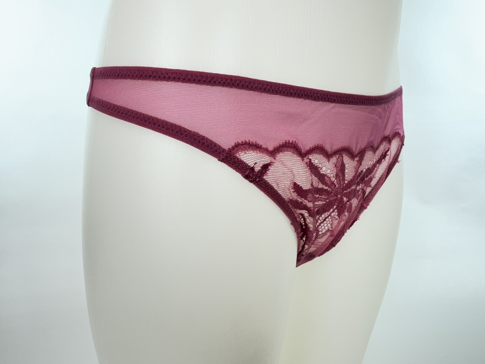 LA PERLA Lingerie – Italian Lace Thong in Pink – Luxury Lingerie