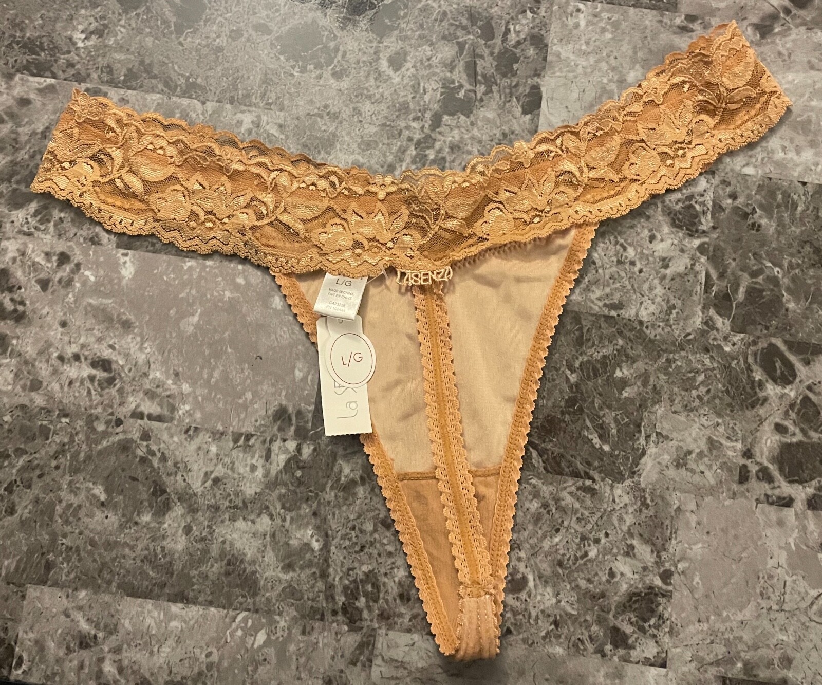 NWT LA SENZA LARGE BEIGE NUDE VELVET LACE VINTAGE RARE V STRING THONG PANTIES
