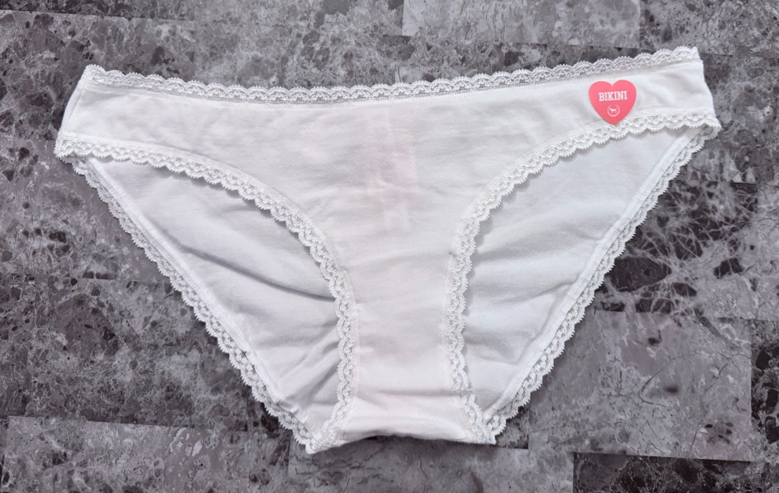 NWT VICTORIA’S SECRET PINK M WHITE RUCHED BACK LACE VINTAGE RARE BIKINI PANTIES