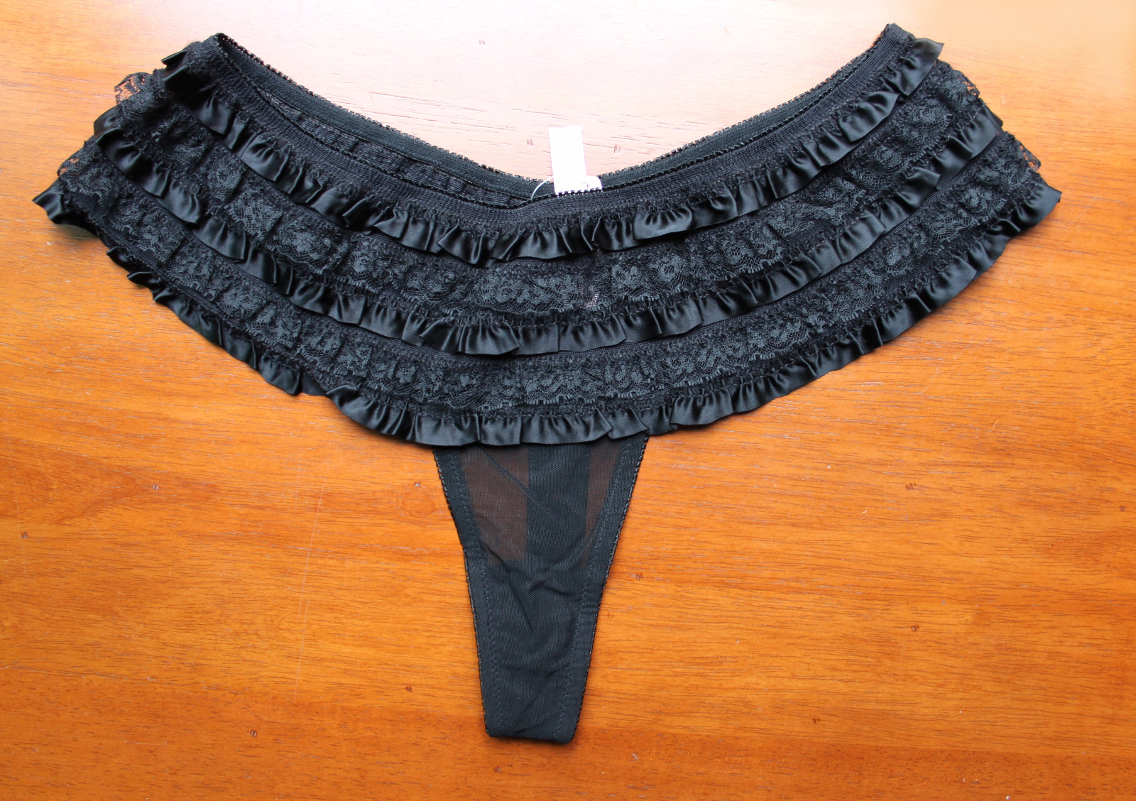 Vintage Victoria’s Secret Black Lace & Ruffle Thong Panties Size LARGE