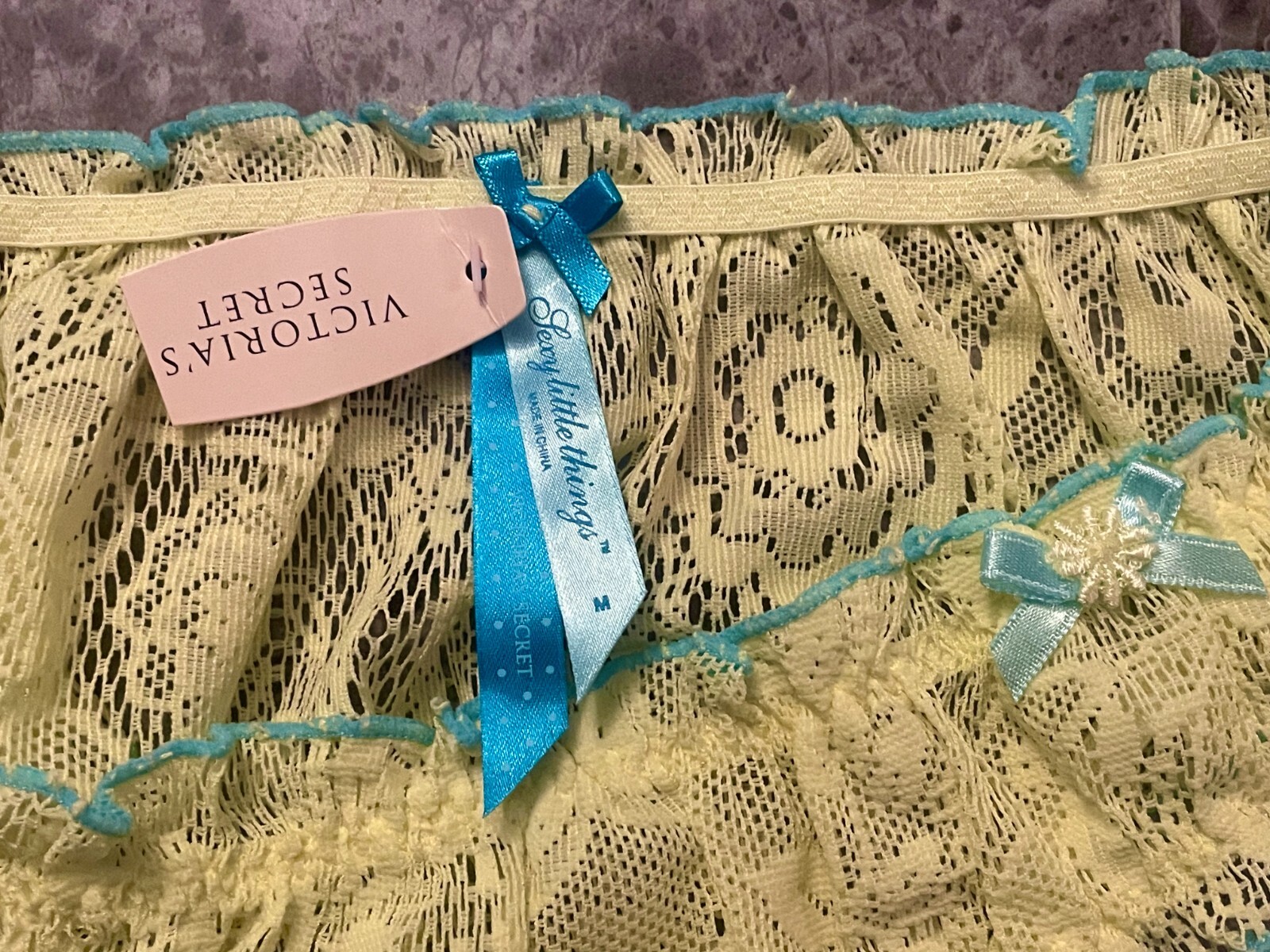 VICTORIA’S SECRET SEXY LITTLE THINGS M YELLOW LACE RUFFLE BLOOMER RARE PANTIES