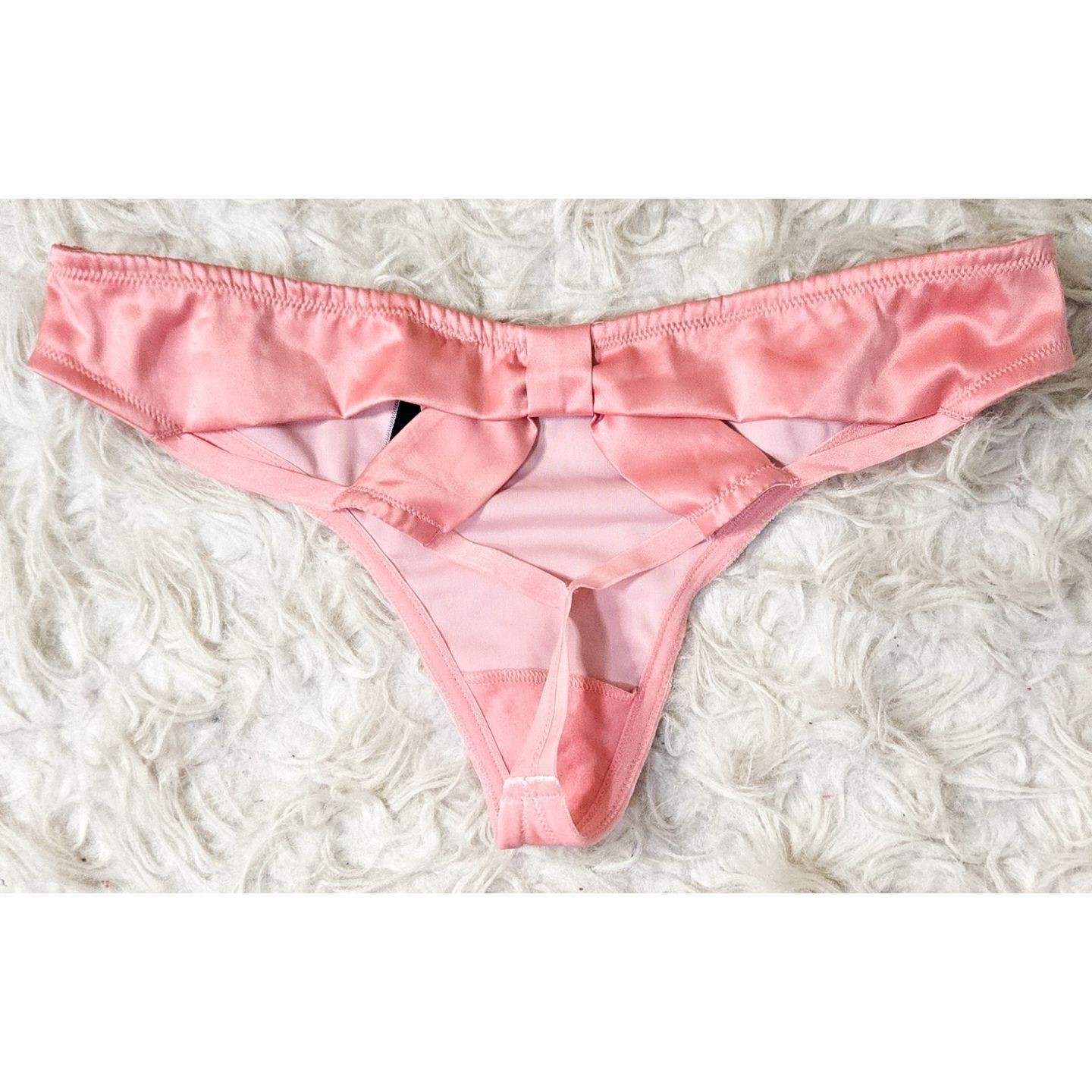 Victoria’s Secret Thong Medium Pink Velvet Bow Cutout Very Sexy Lingerie Satin