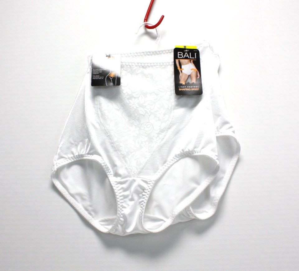 2 Pairs – Bali Womens LIGHT CONTROL Shaping BRIEFS – Jacquard WHITE – MEDIUM 6