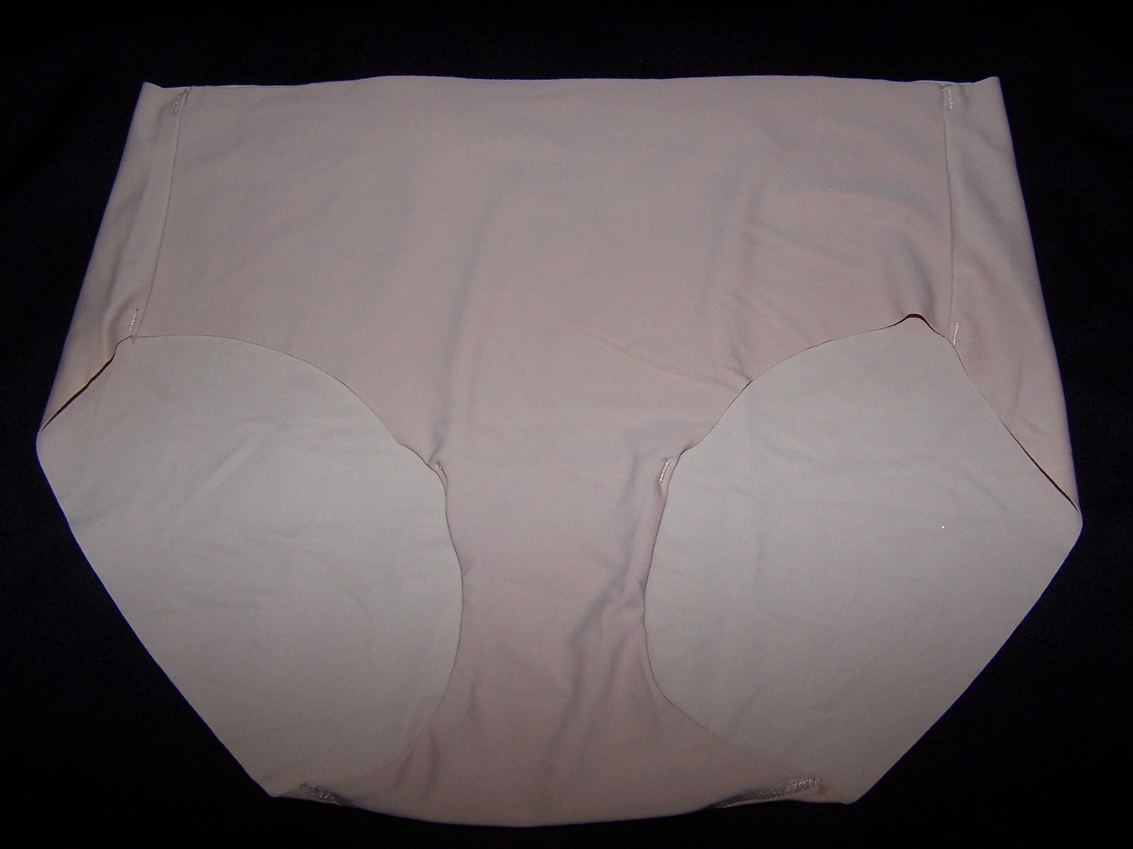 Black Bow – Beige No Show Slippery Soft Briefs Panties, Nylon Spandex Size L