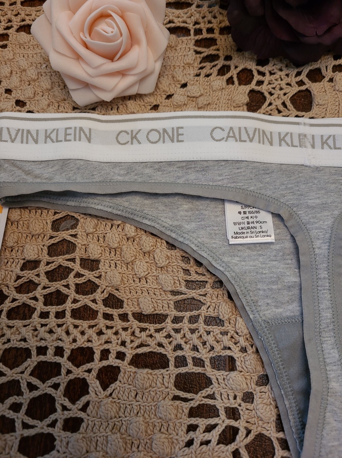 CALVIN KLEIN SIGNATURE LOGO S/5 SeXy Slinky Thong QF5733-020 NWT