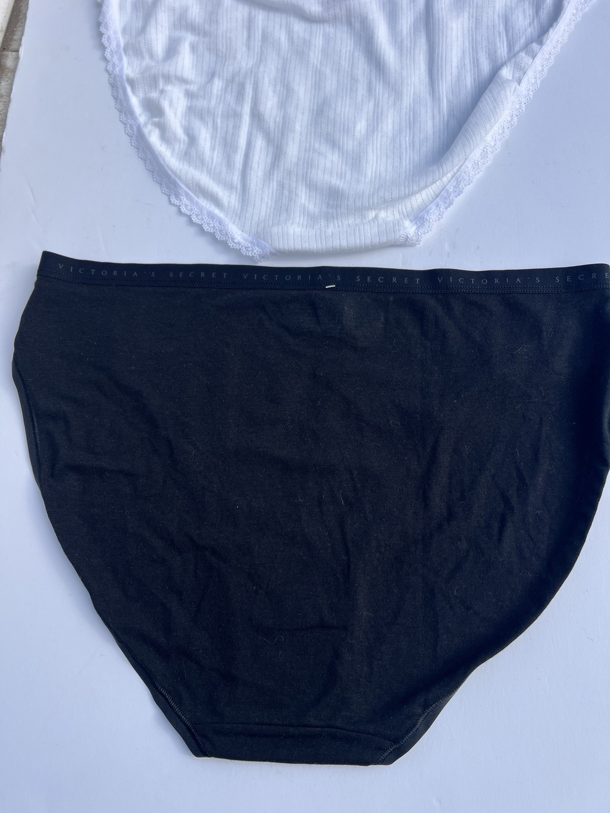 VICTORIA’S SECRET Lot Of 2 Black Logo & Solid White Band Panties w/ Pink Bow XL