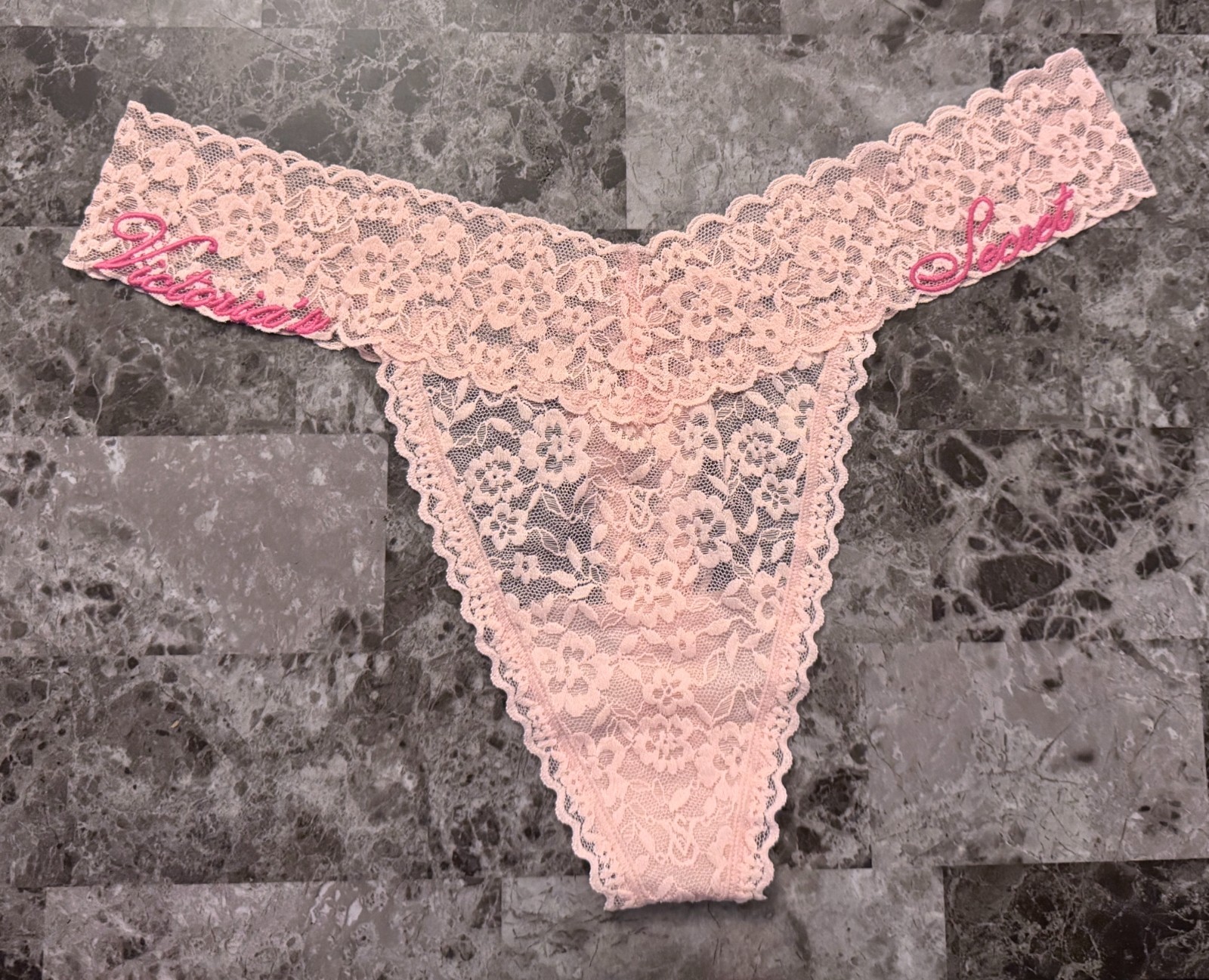 NWOT VICTORIA’S SECRET LIGHT PINK EMBROIDERED LOGO FLORAL LACE THONG PANTIES