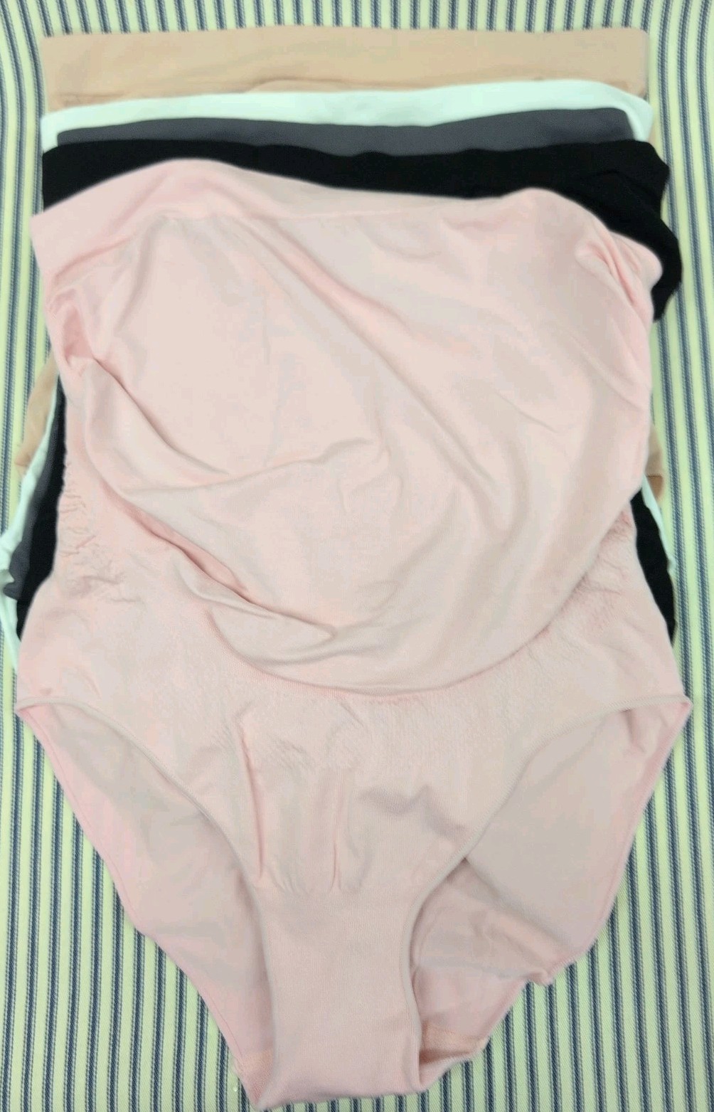 New Without Tags Maternity underwear seamless high-waisted Over The Belly Large