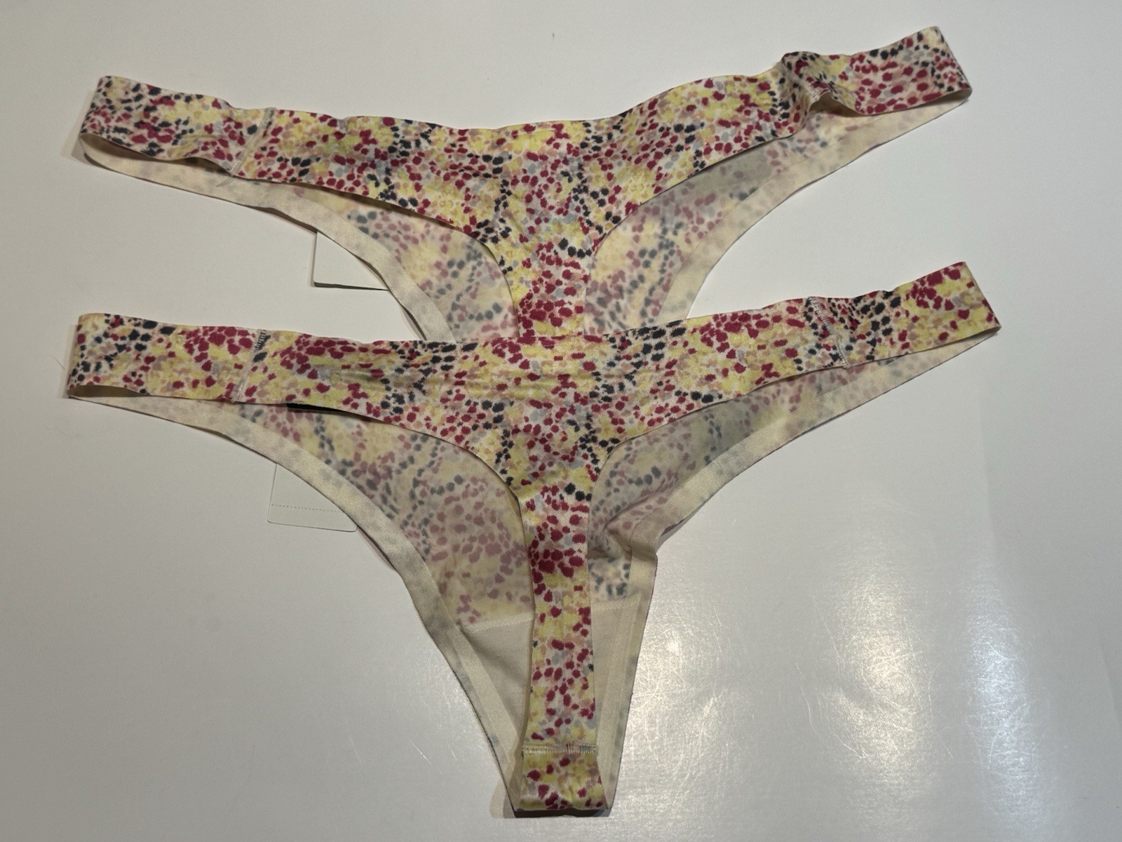 Maidenform 40149 Comfort Devotion Women’s Thong XL 8 2 Pairs Soft Petals Print