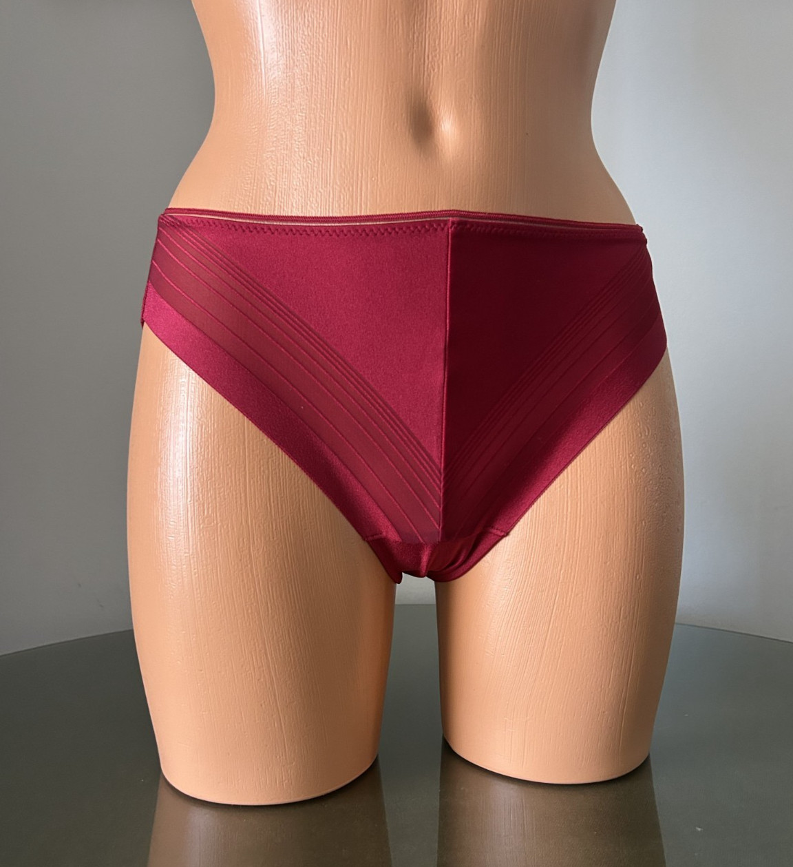 NWT 8 Huit of France SOFT LINE Panty, sz S Rubis