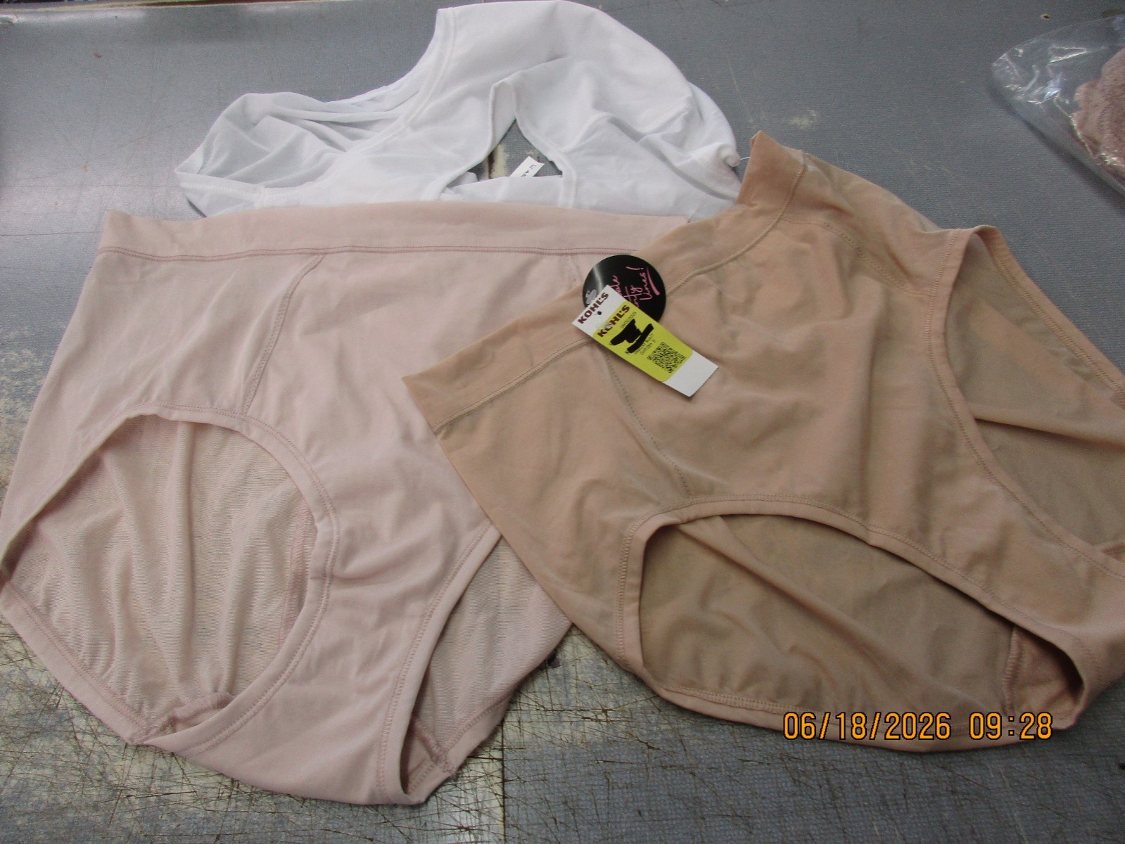 New BALI 2XL DFESP3 3 Pair Comfort Revolution Easylite Seamless Hipster Panties