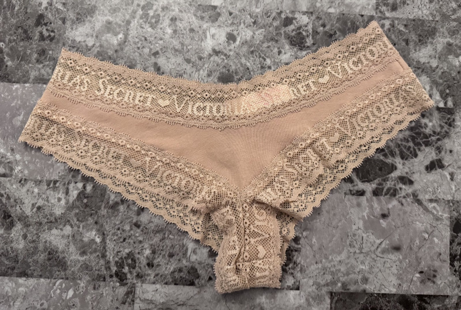 NWT VICTORIA’S SECRET XS BEIGE NUDE WHITE HEART LOGO LACE RARE CHEEKY PANTIES