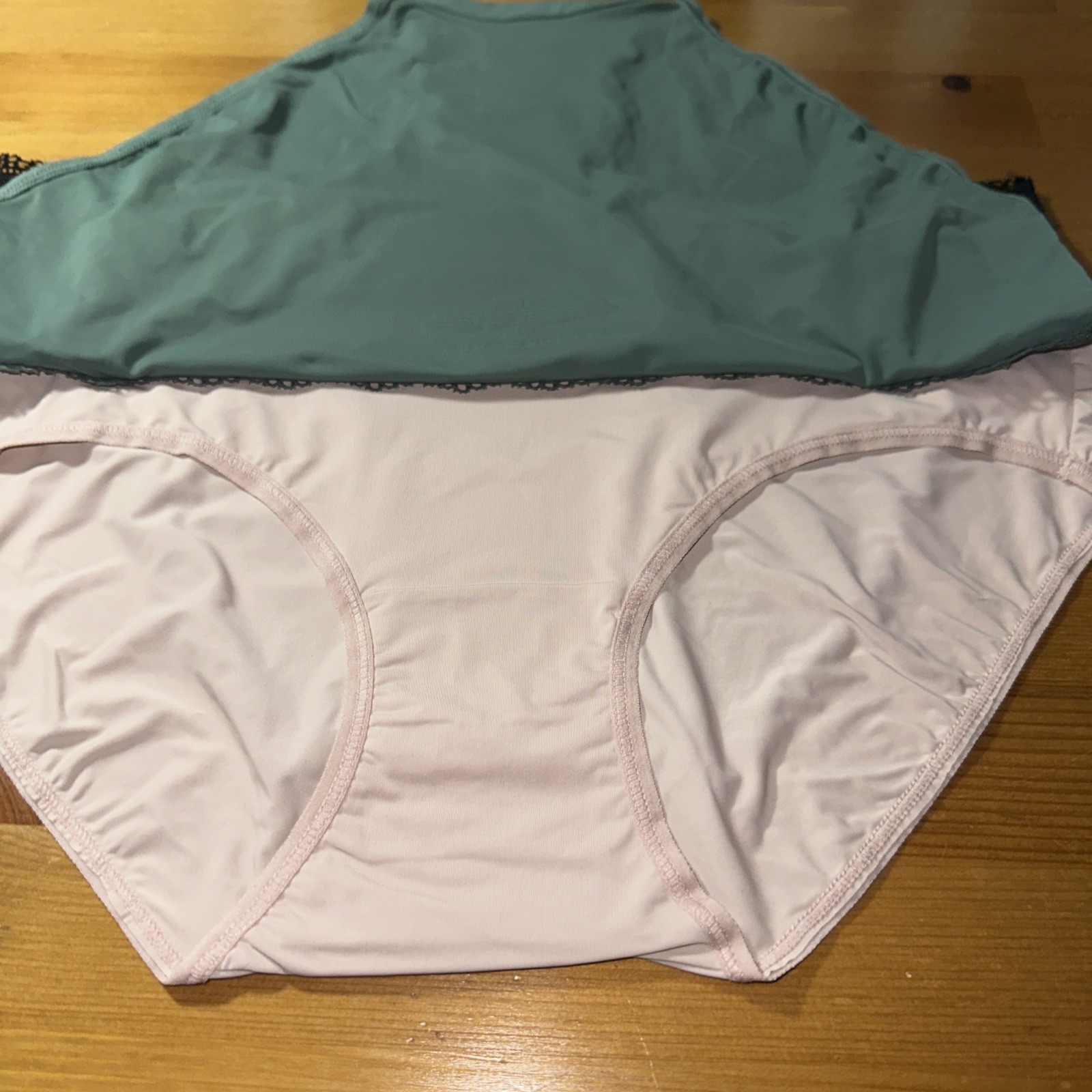 Tommy Hilfiger ~ 3 Pair Women’s Hipster Underwear Panties Size Large Blk,Grn,Beg