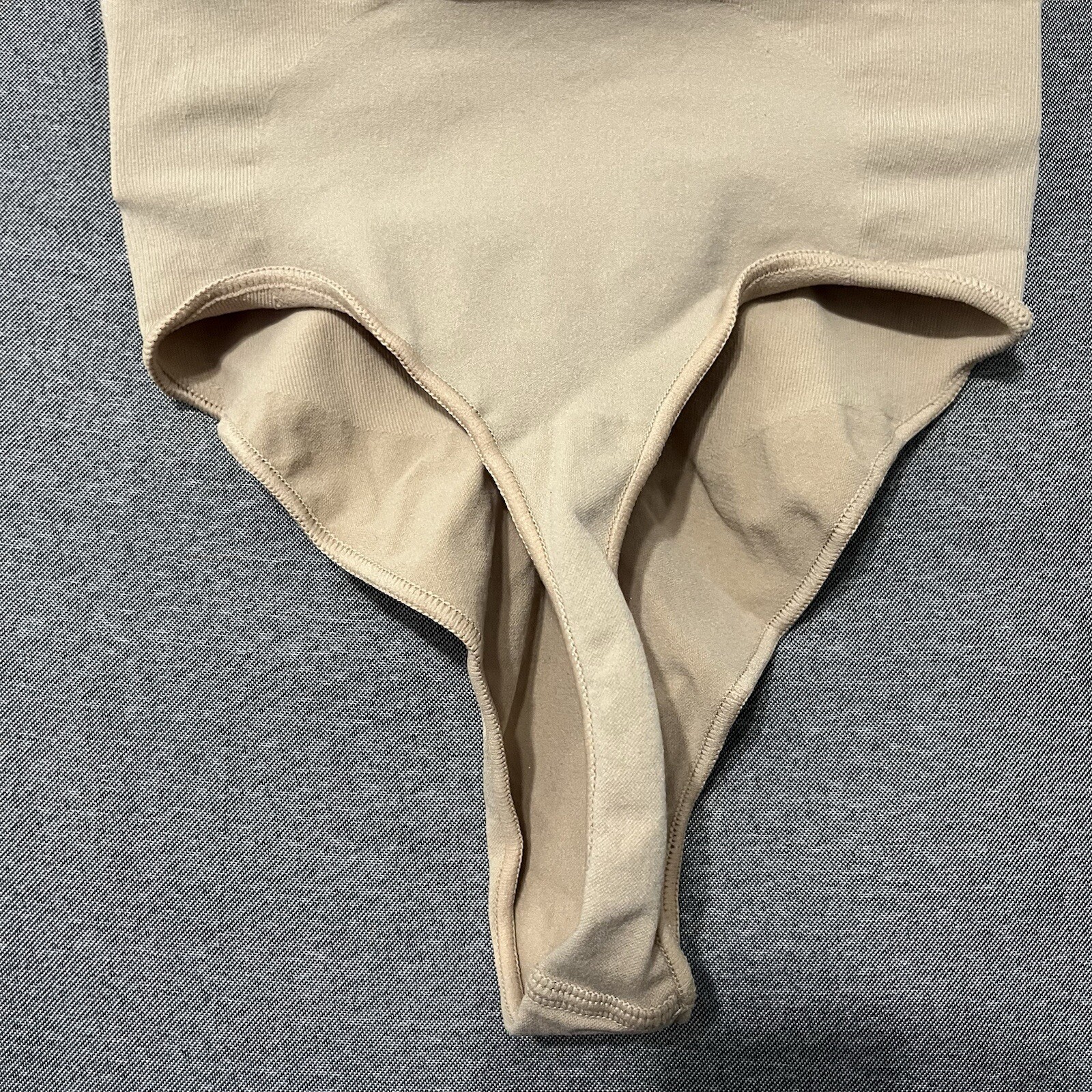 SKIMS Smooth Comfy Sculpting Mid Waist Thong in Beige -XXS/XS (SH-MWT-0198)