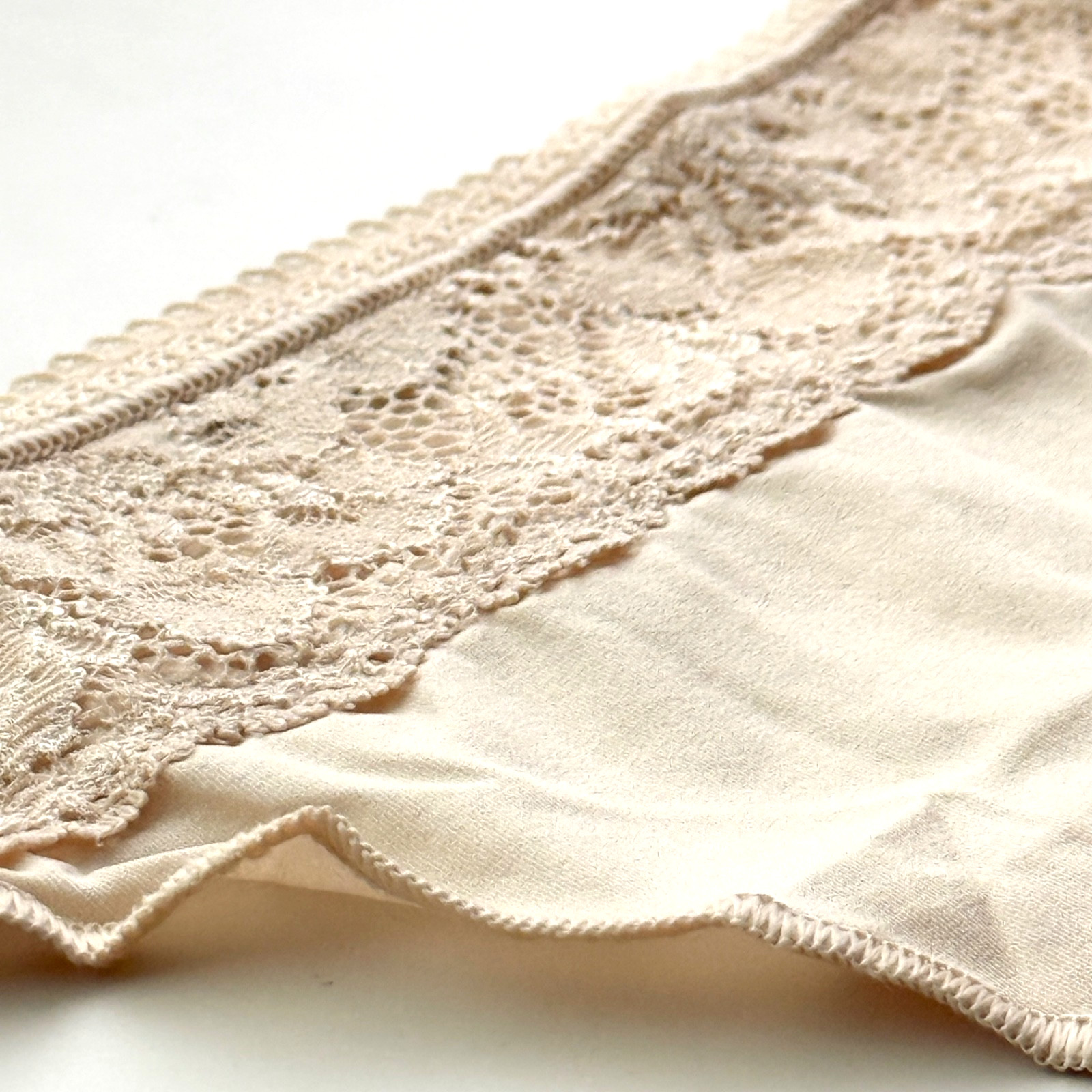 Soma Vanishing Edge Microfiber With Lace Thong Panty Pale Sand Size XS/S/L/XL