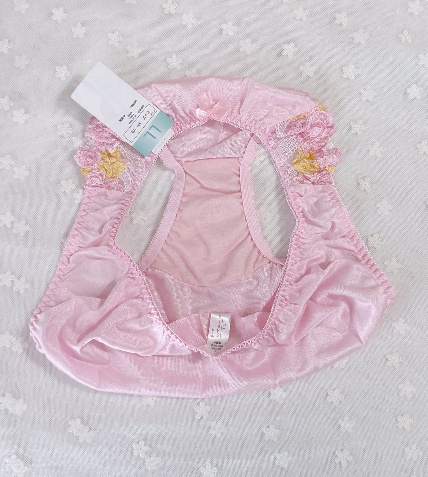 US-M/JP-LL Japanese Brand Sides Floral Embroidery Smooth Tricot Panties NWT