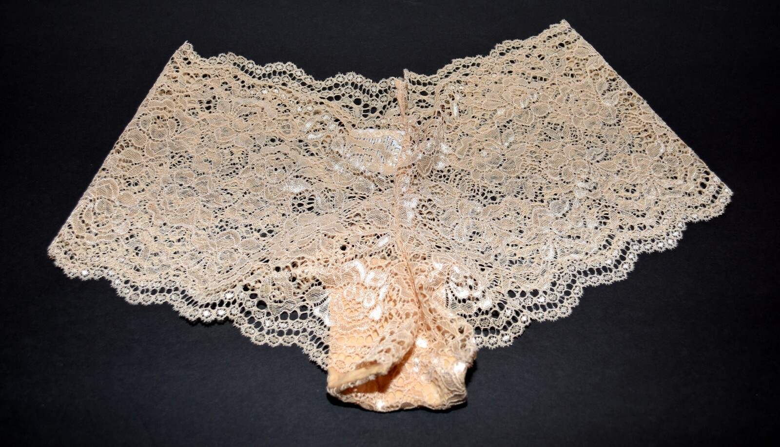 Isaac Mizrahi 2 Pairs Beige and Pink Floral Lace Hipster Panties Size PS NWOT