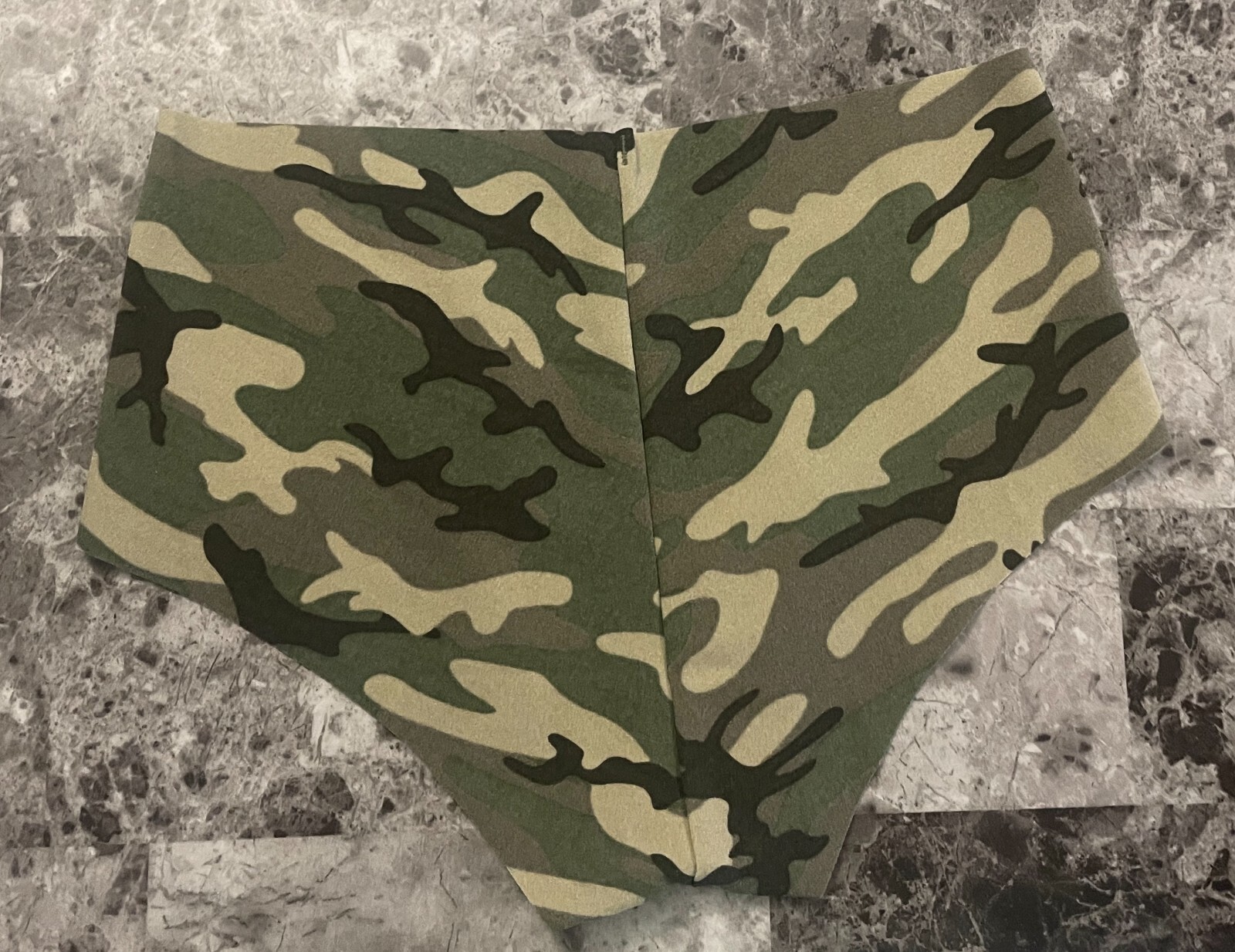 NWT VICTORIA’S SECRET PINK GREEN CAMOUFLAGE CAMO RAW EDGE NO SHOW CHEEKY PANTIES