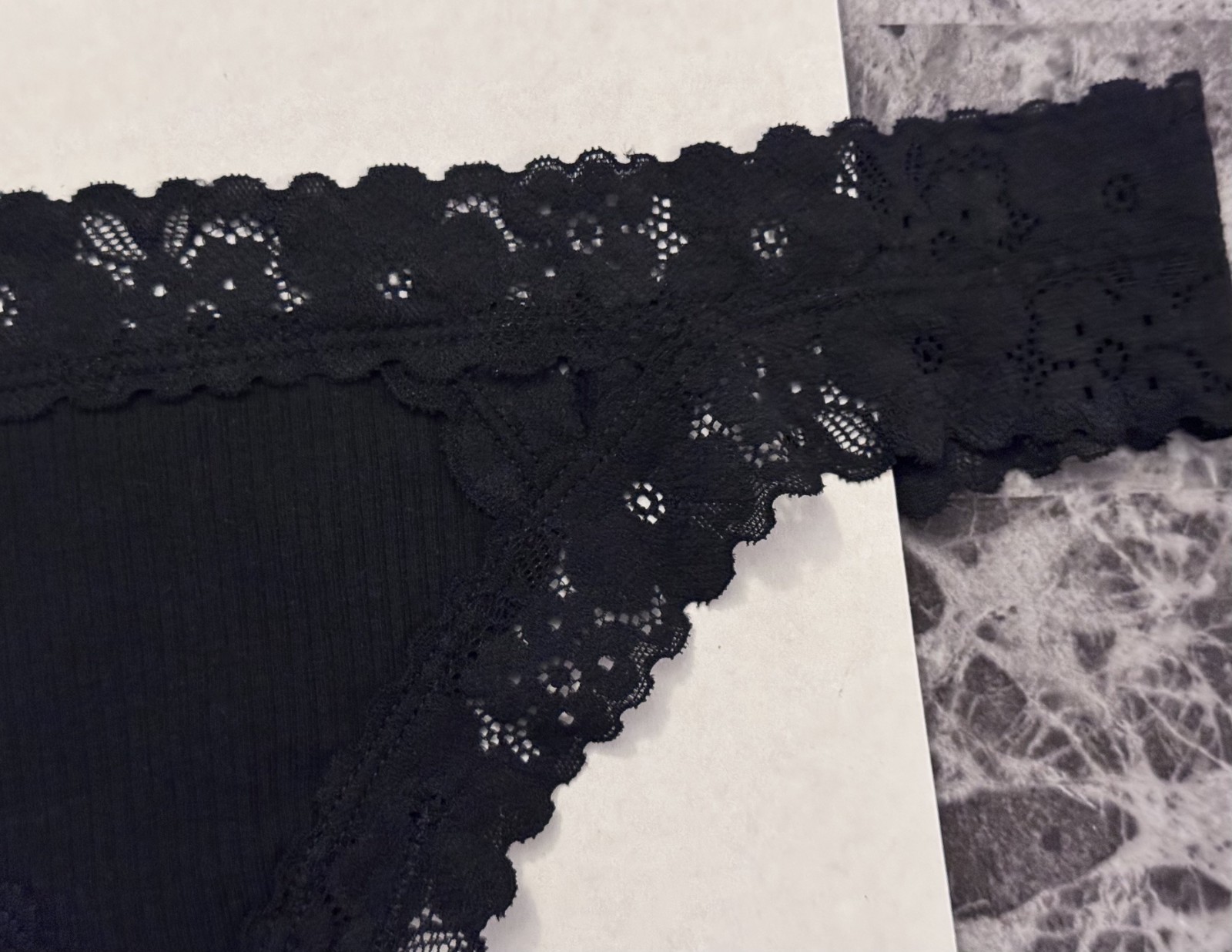 NWT AERIE AMERICAN EAGLE MEDIUM BLACK RIBBED KNIT LACE RARE CHEEKY THONG PANTIES