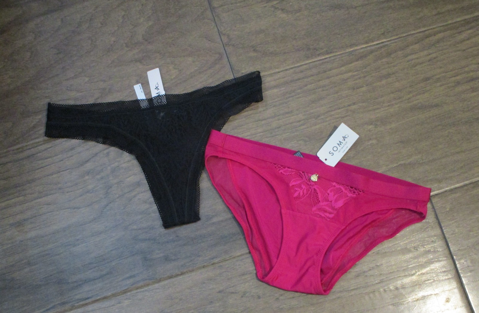 2-PACK SOMA STRETCH LACE BLACK THONG/SENSUAL PINK BIKINI PANTIES SIZE XS