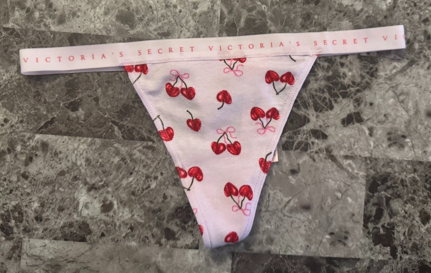 NWT VICTORIA’S SECRET CHERRY HEART PRINT LOGO LIGHTWEIGHT BAND V STRING PANTIES
