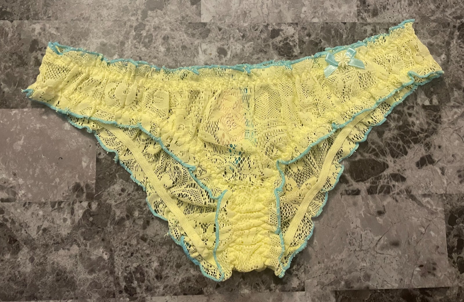 VICTORIA’S SECRET SEXY LITTLE THINGS M YELLOW LACE RUFFLE BLOOMER RARE PANTIES